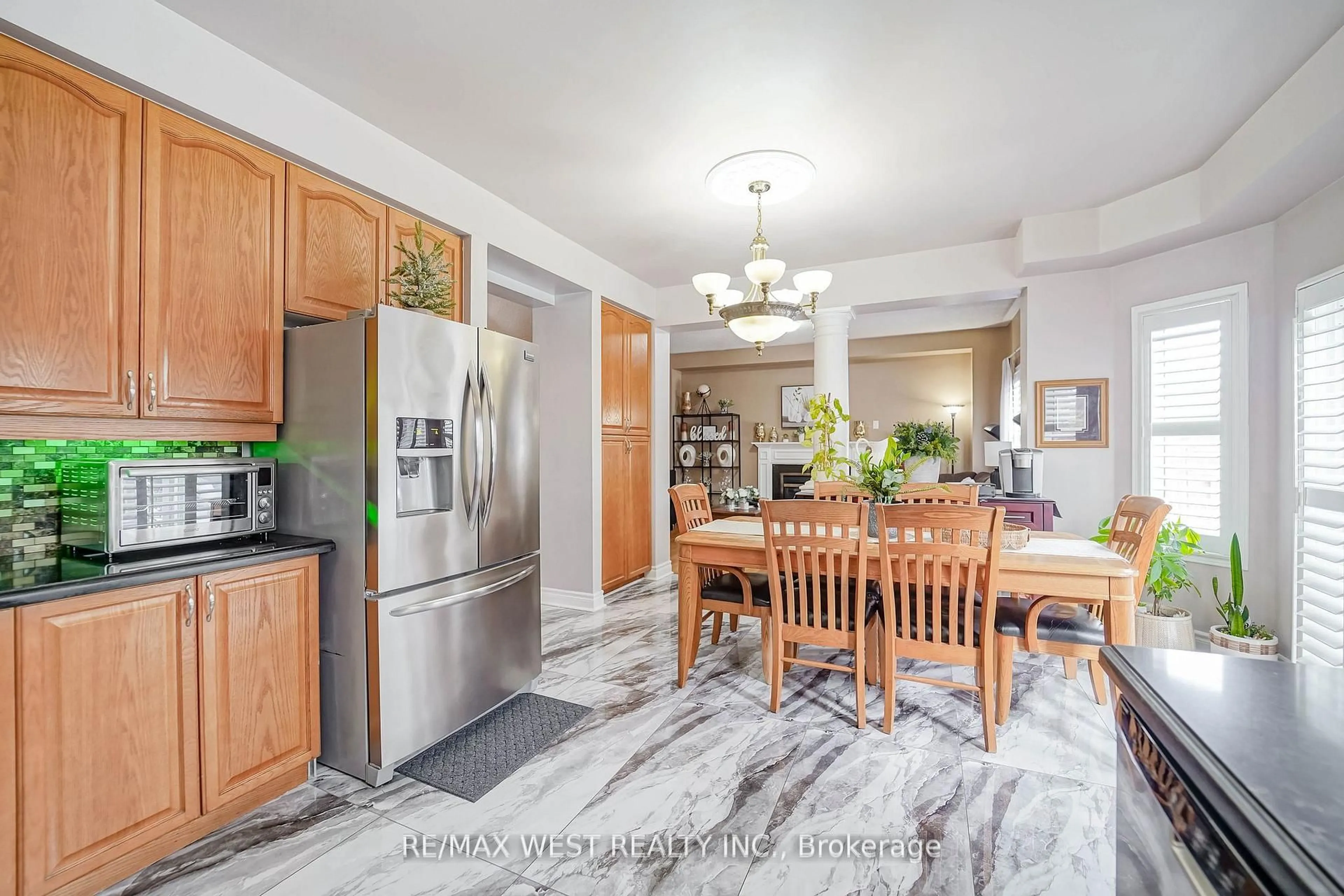 Open concept kitchen, unknown for 38 Bottlebrush Dr, Brampton Ontario L6R 2Z5