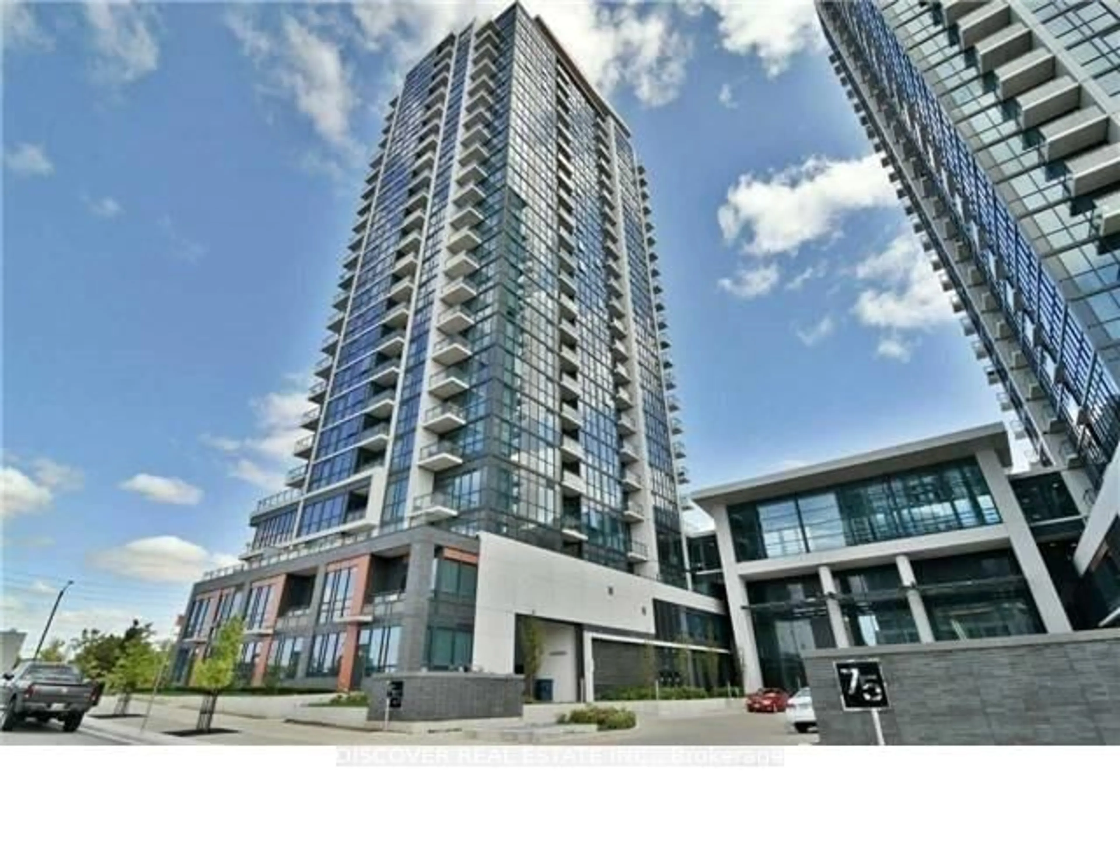 Indoor foyer for 55 Eglinton Ave #2402, Mississauga Ontario L5R 0E4