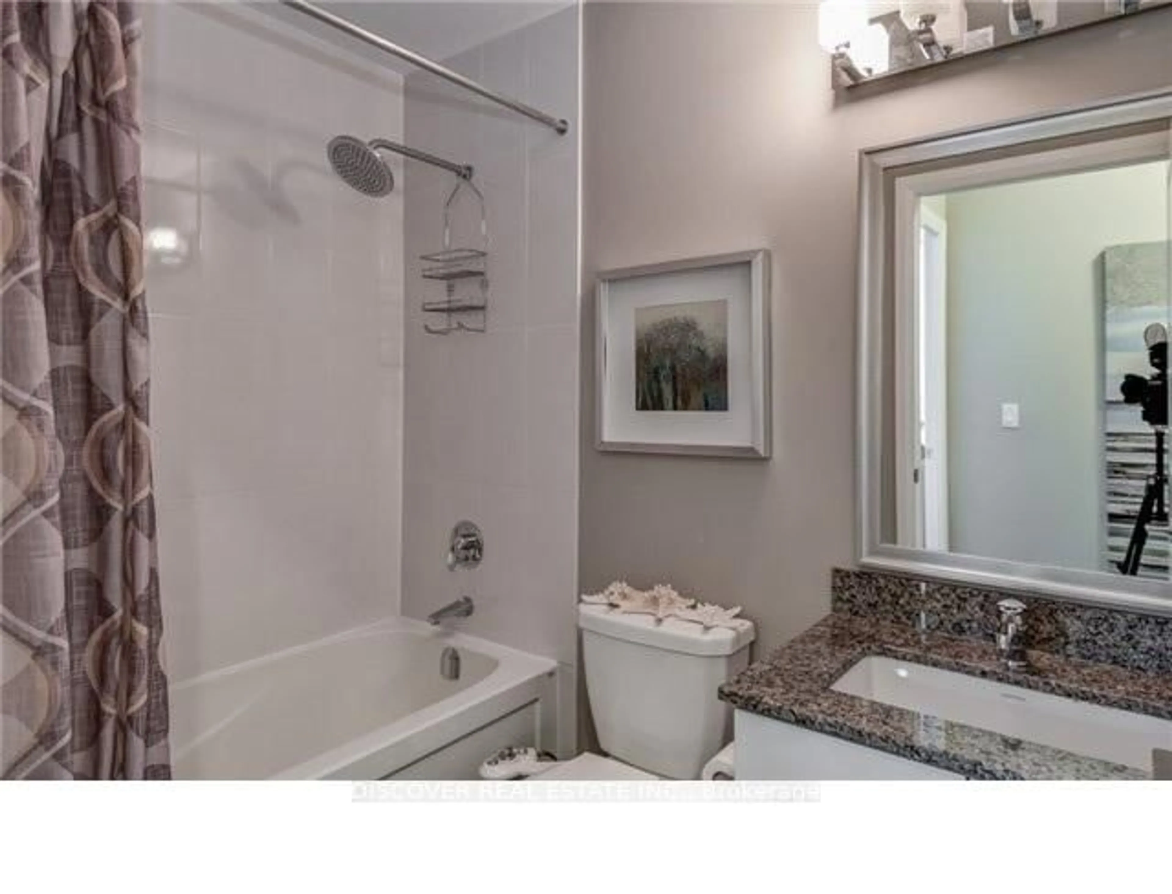 Standard bathroom, ceramic/tile floor for 55 Eglinton Ave #2402, Mississauga Ontario L5R 0E4