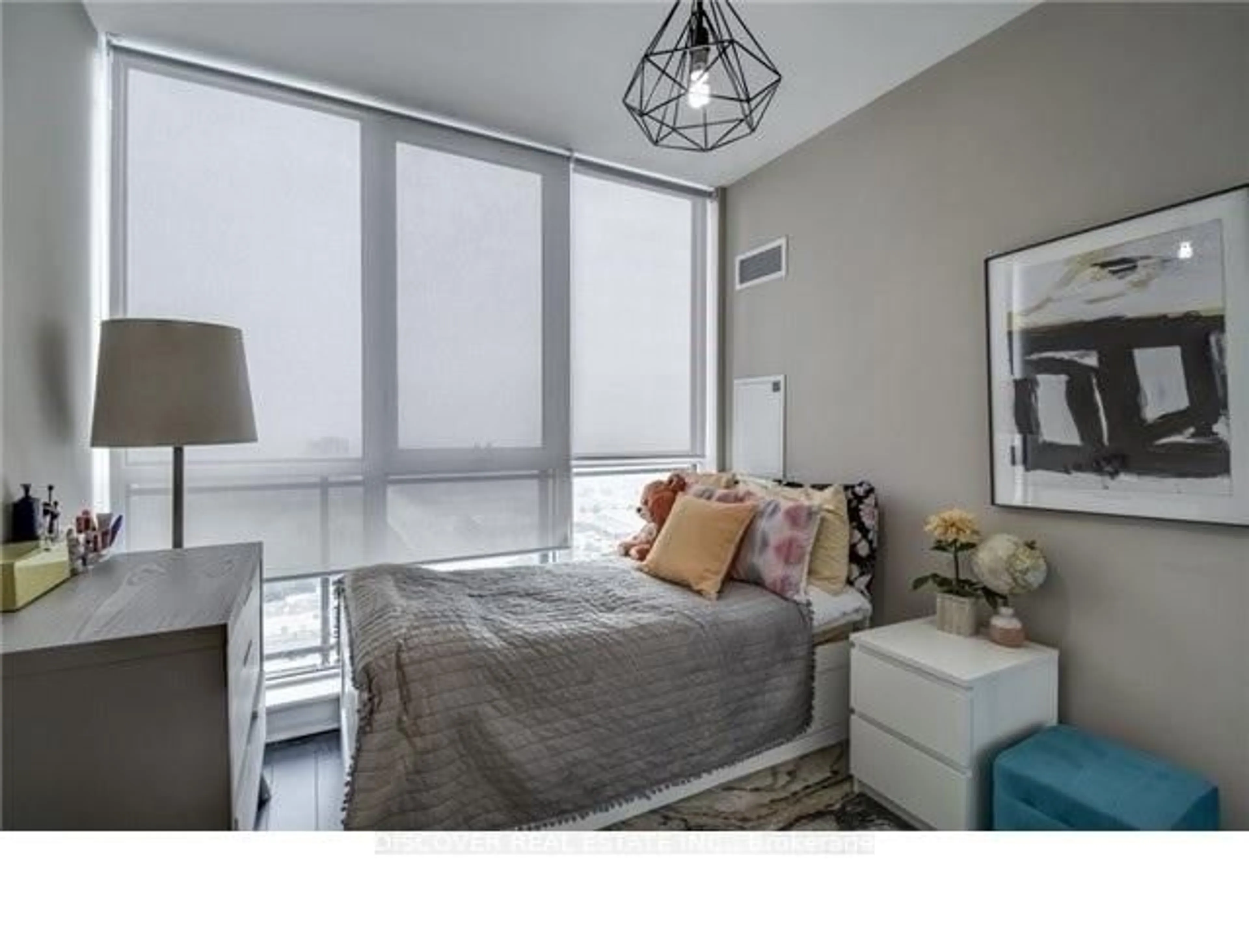 Bedroom with bed, unknown for 55 Eglinton Ave #2402, Mississauga Ontario L5R 0E4