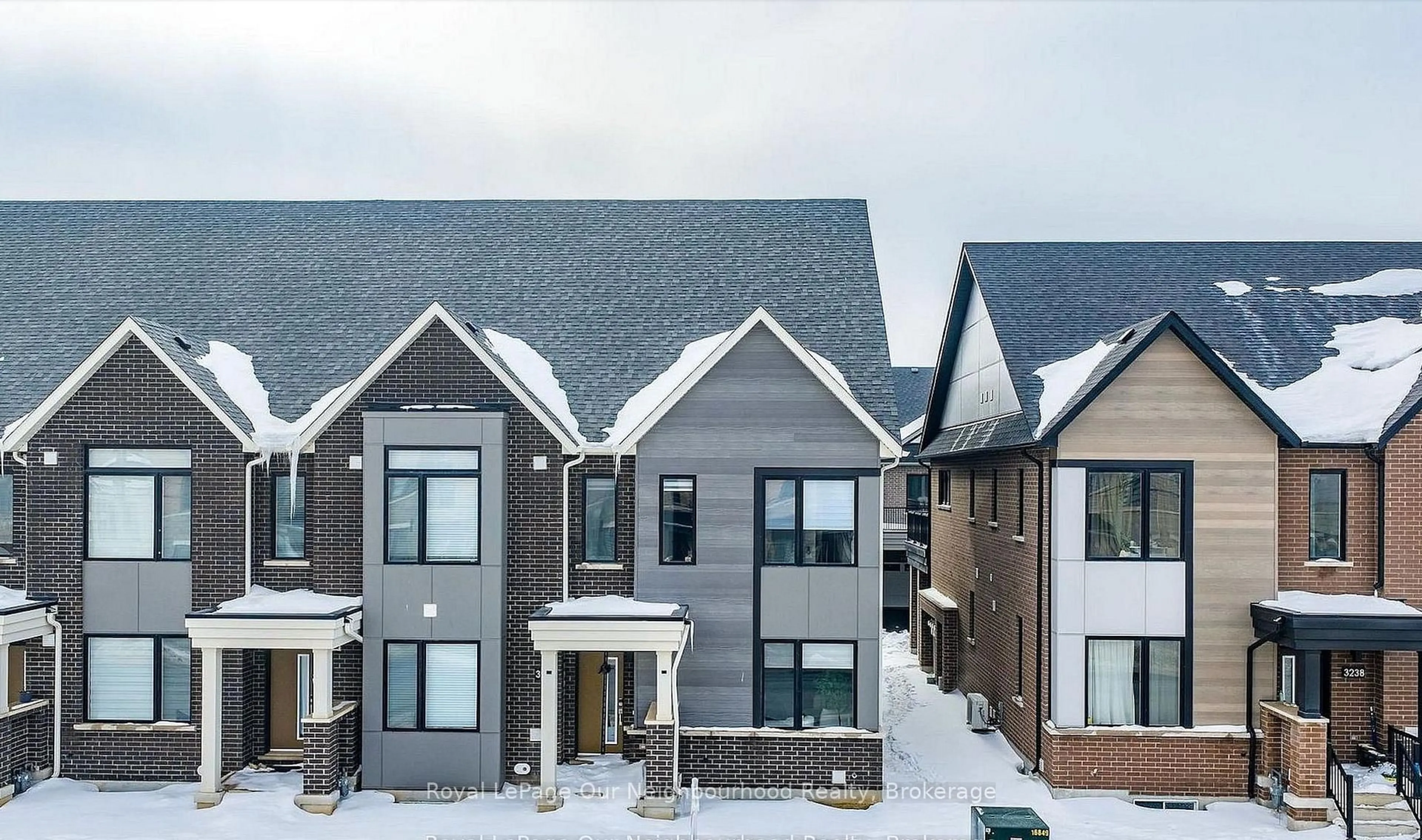 Home with brick exterior material, unknown for 3234 Sixth Line, Oakville Ontario L6M 4K1