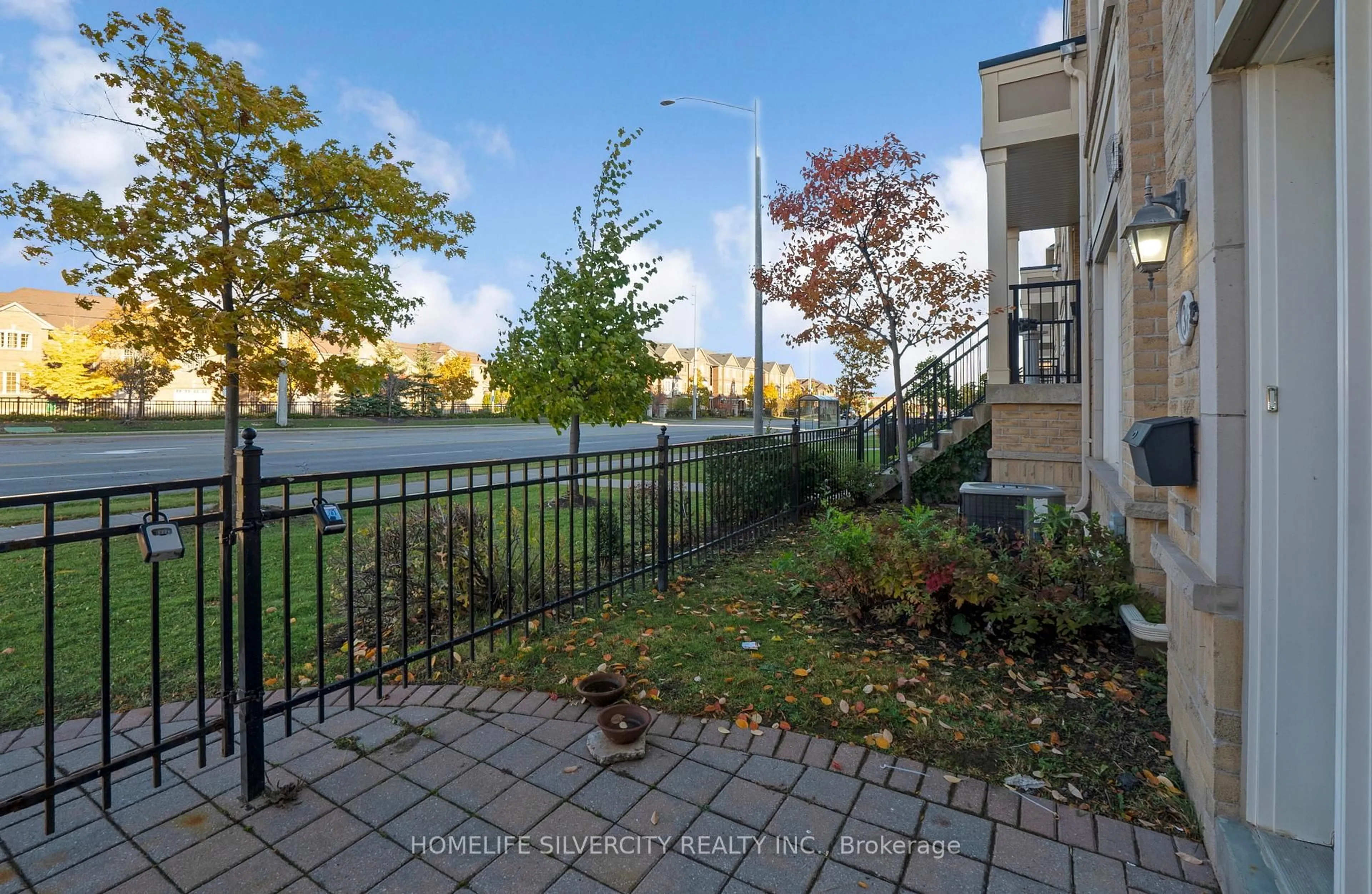 Patio, water/lake/river/ocean view for 60 Fairwood Circ #38, Brampton Ontario L6R 0Y6