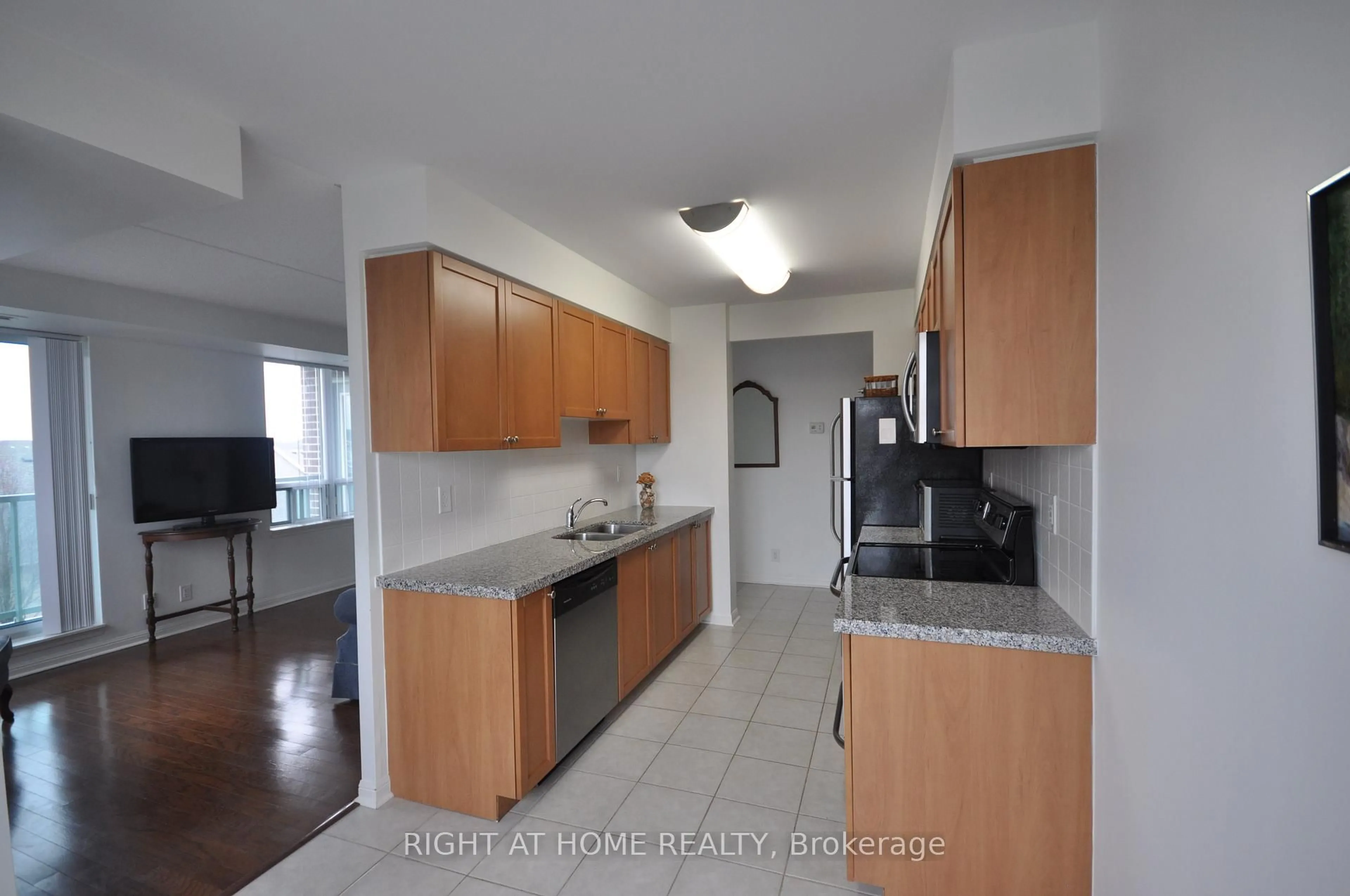 Standard kitchen, unknown for 65 Via Rosedale Way #314, Brampton Ontario L6R 3N8