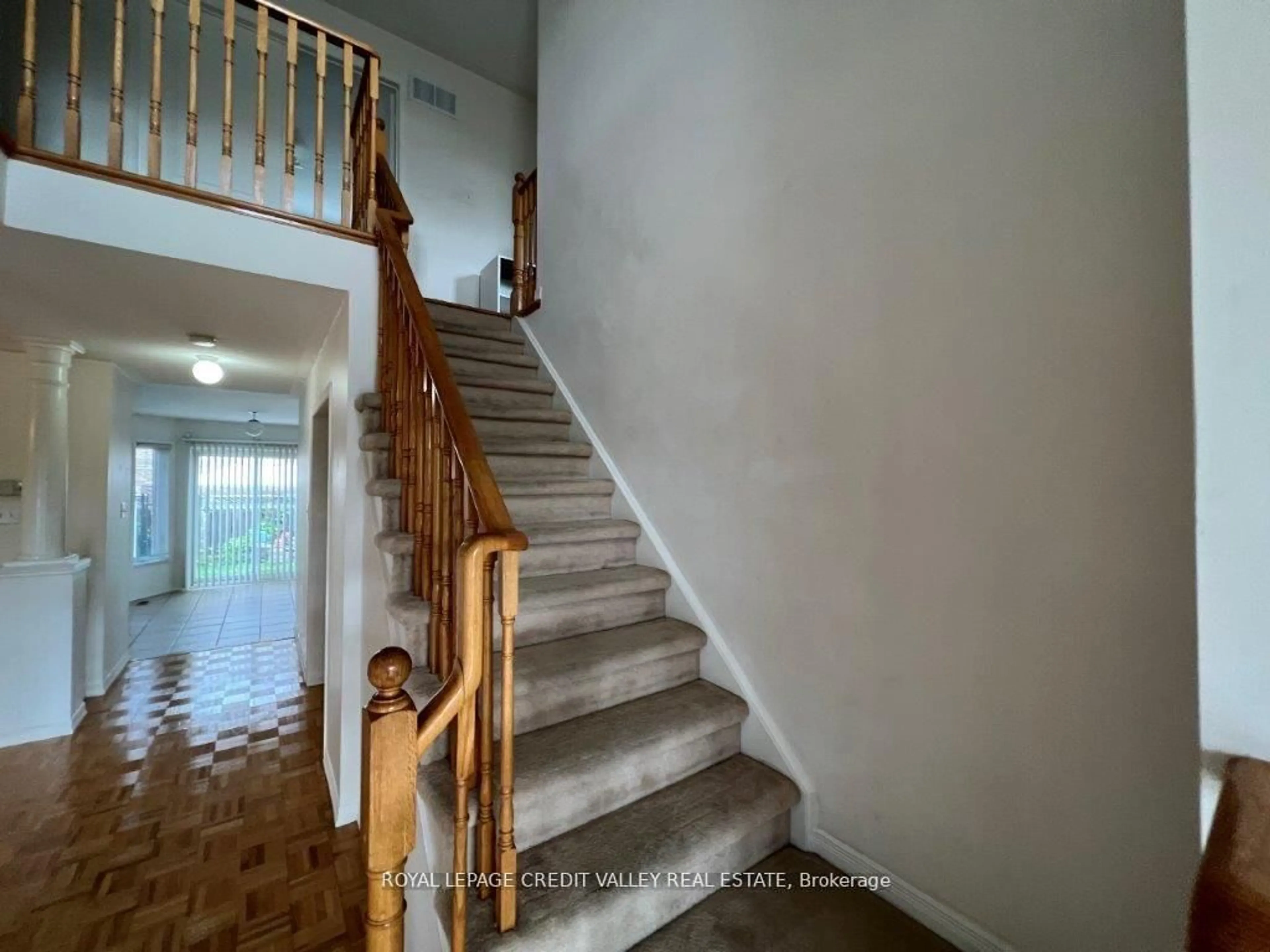 Stairs for 44 Australia Dr, Brampton Ontario L6R 3E8