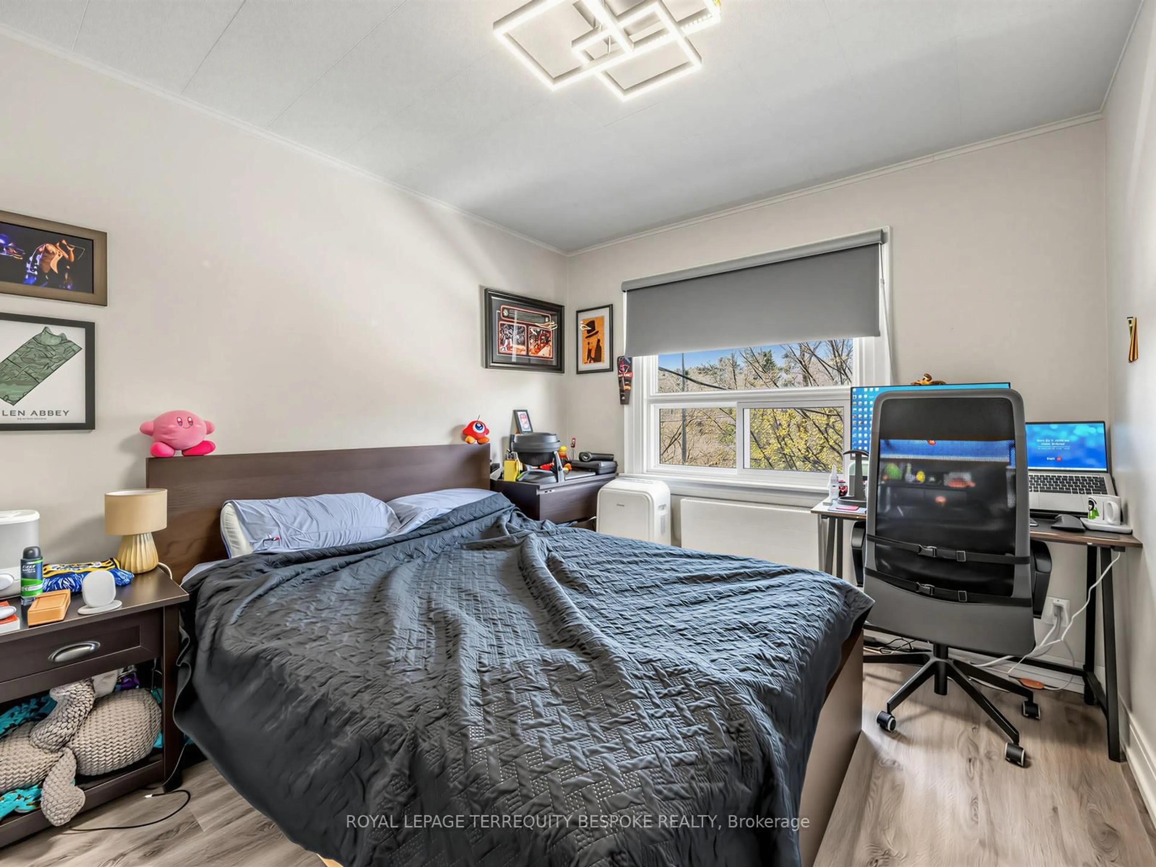 A pic of a room for 505 Parkside Dr, Toronto Ontario M6R 2Z9