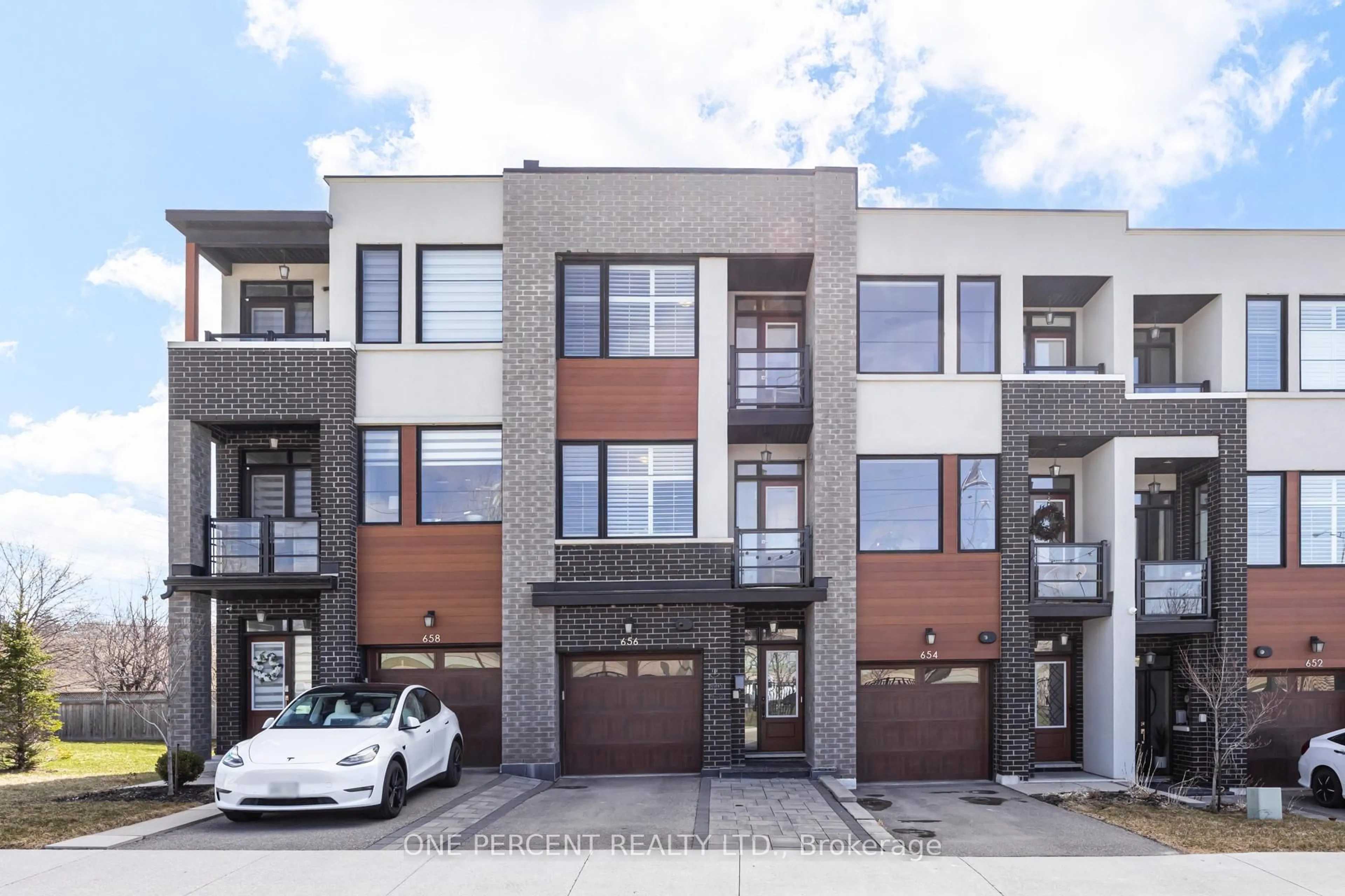 Unknown for 656 Tupelo Crt, Mississauga Ontario L5G 0C4