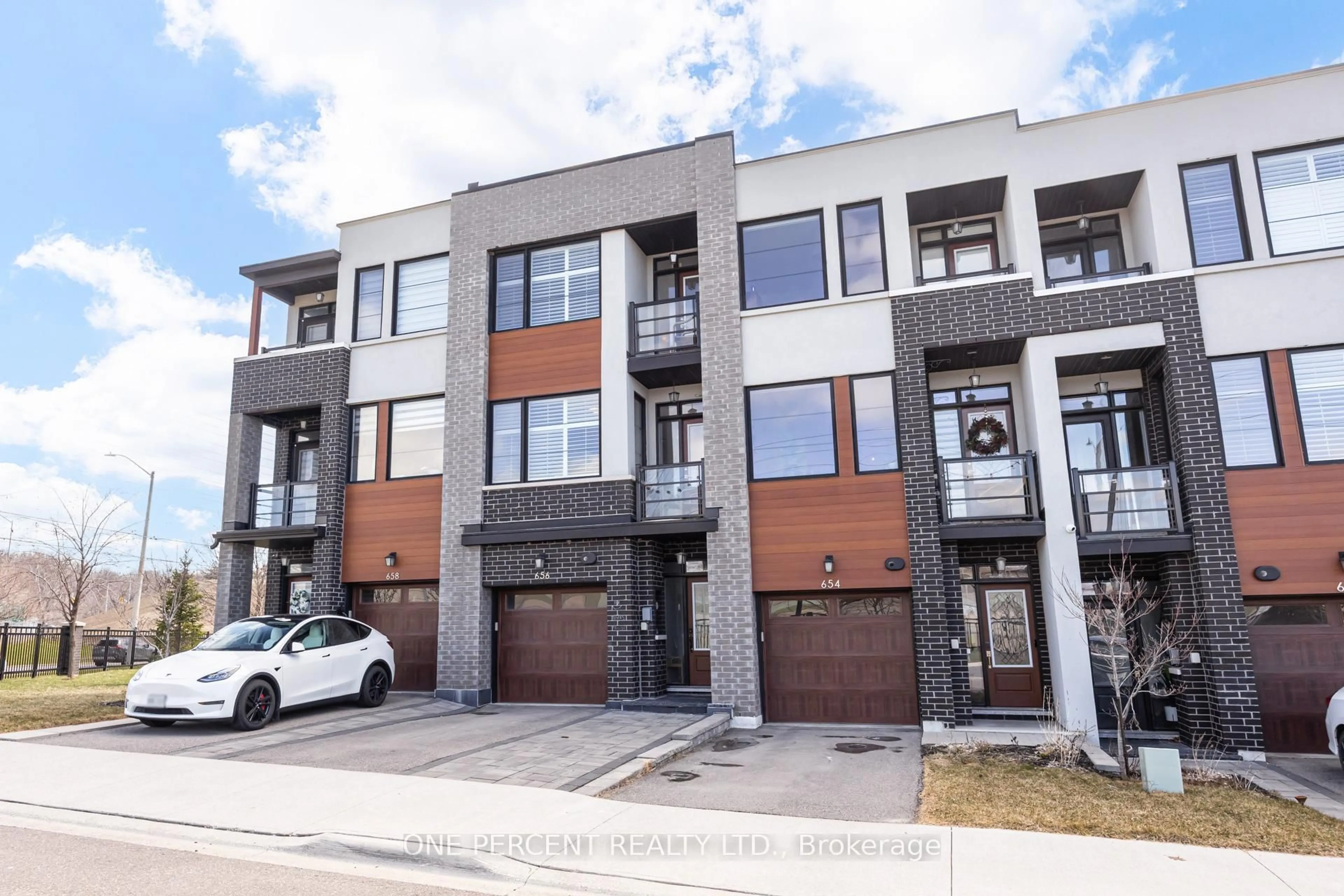 Unknown for 656 Tupelo Crt, Mississauga Ontario L5G 0C4