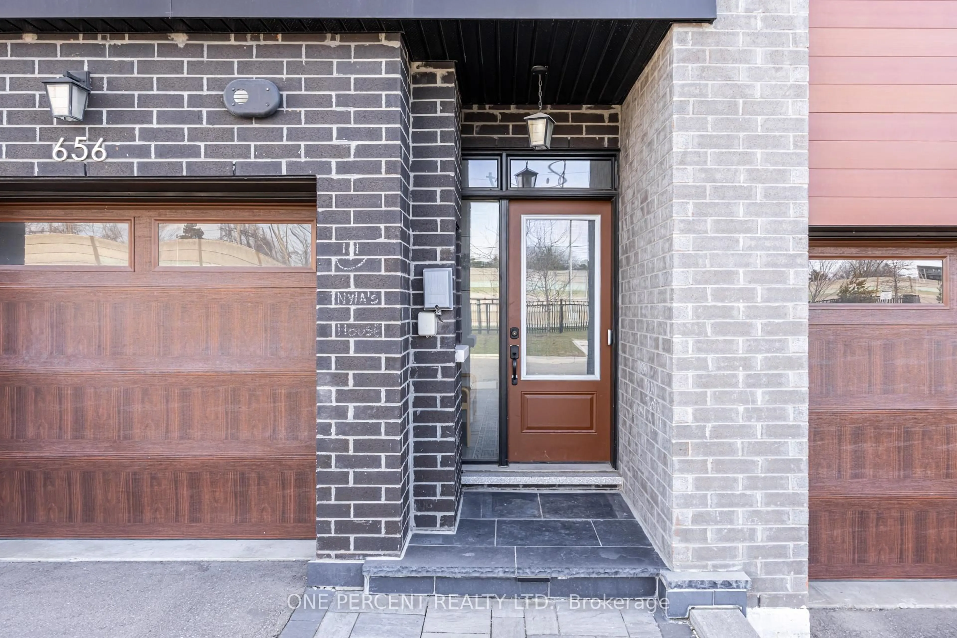 Home with brick exterior material, street for 656 Tupelo Crt, Mississauga Ontario L5G 0C4
