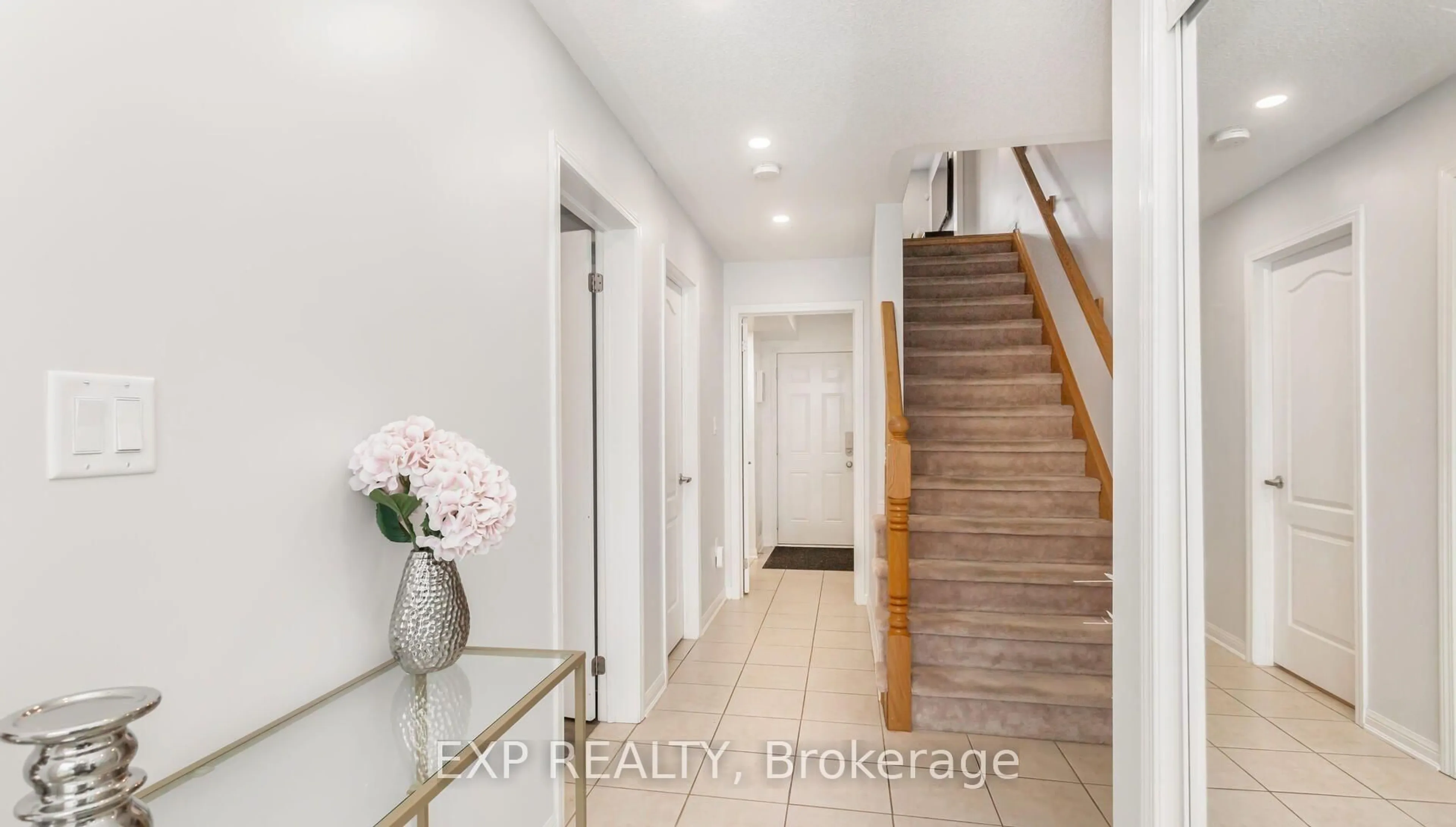 Indoor entryway for 102 Bleasdale Ave, Brampton Ontario L7A 0G2