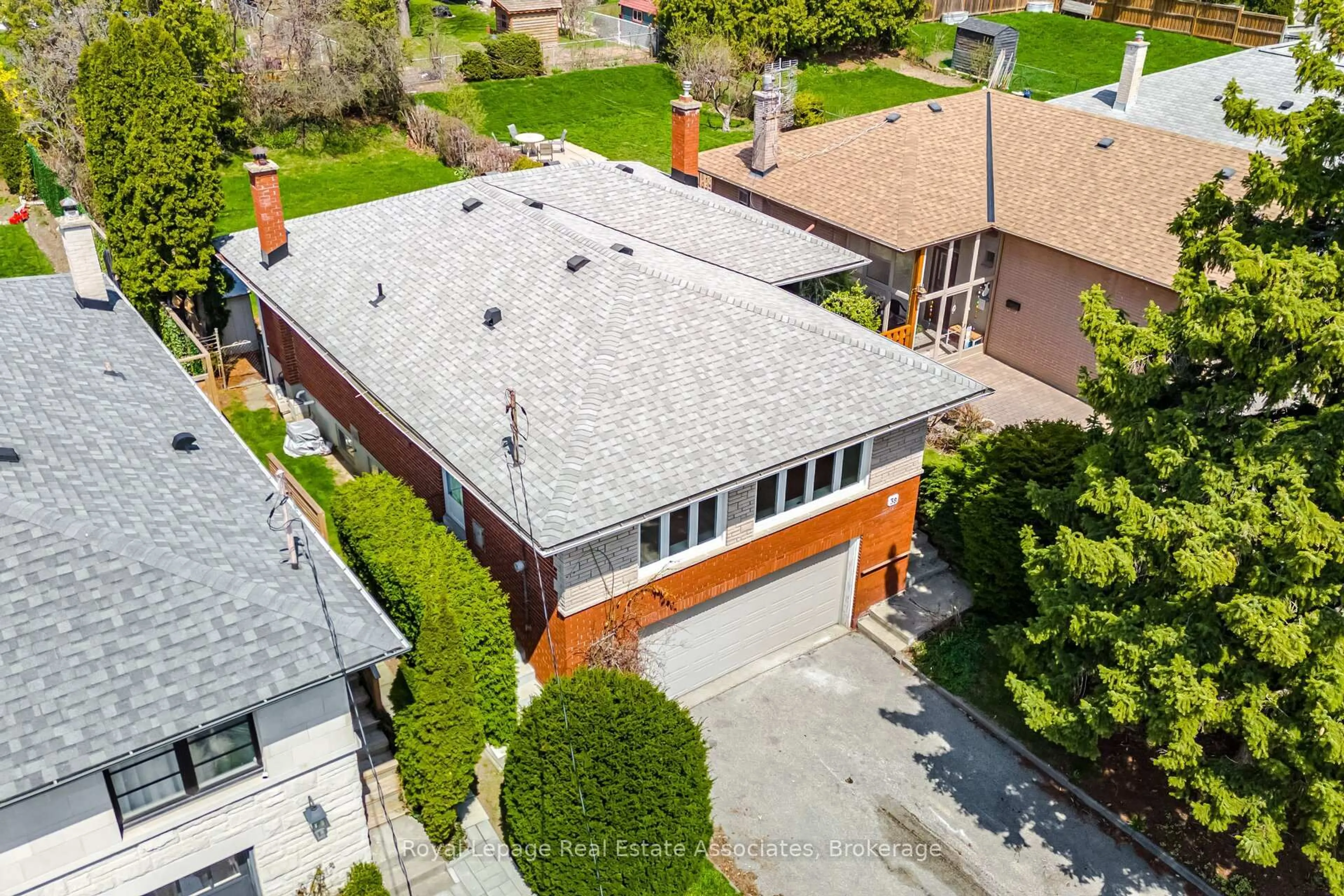 A pic from outside/outdoor area/front of a property/back of a property/a pic from drone, street for 38 Renault Cres, Toronto Ontario M9P 1J3