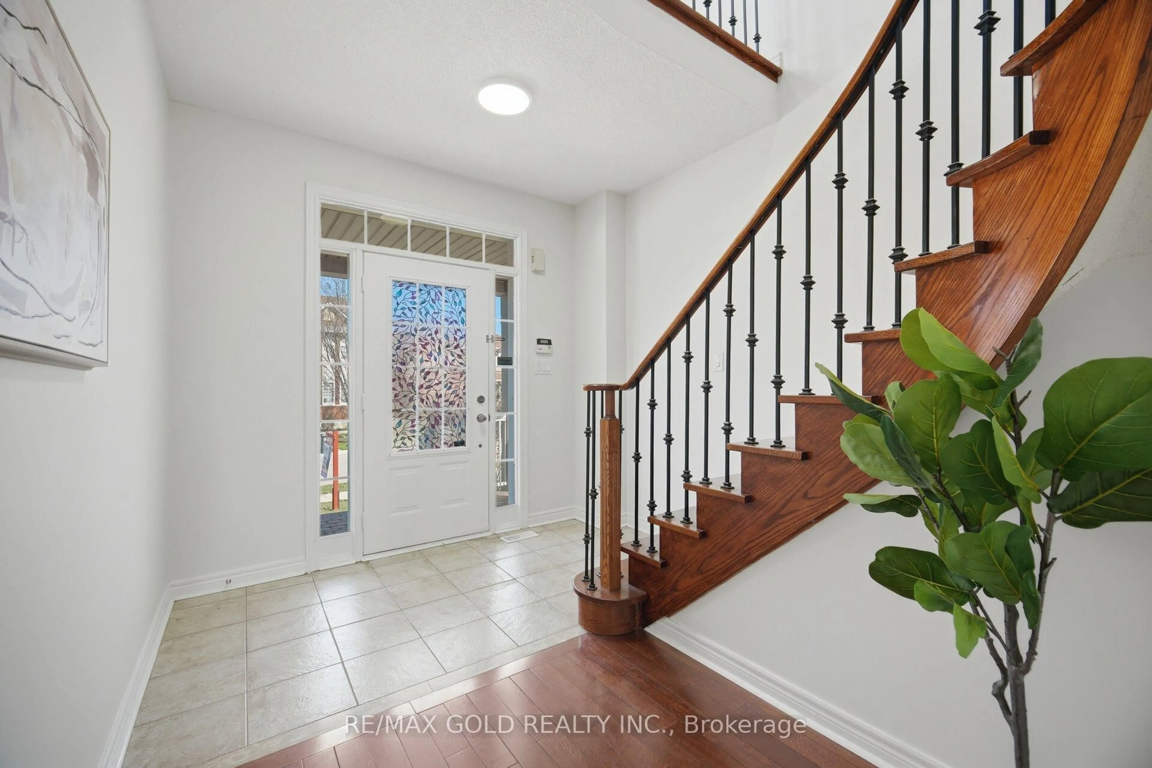 Indoor entryway for 32 Ness Rd, Brampton Ontario L6Y 5N9