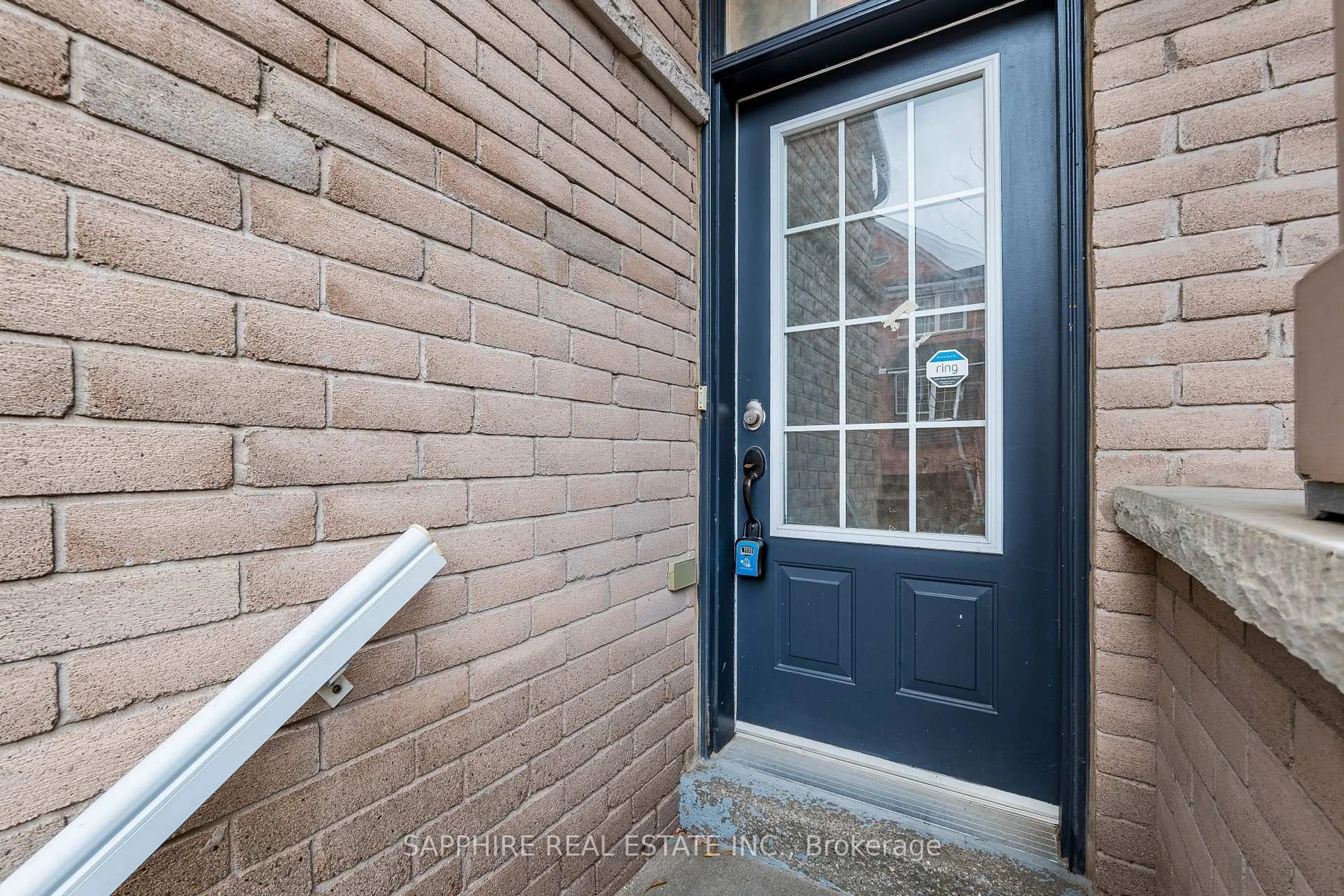 Indoor entryway for 3255 Redpath Circ, Mississauga Ontario L5N 8R3