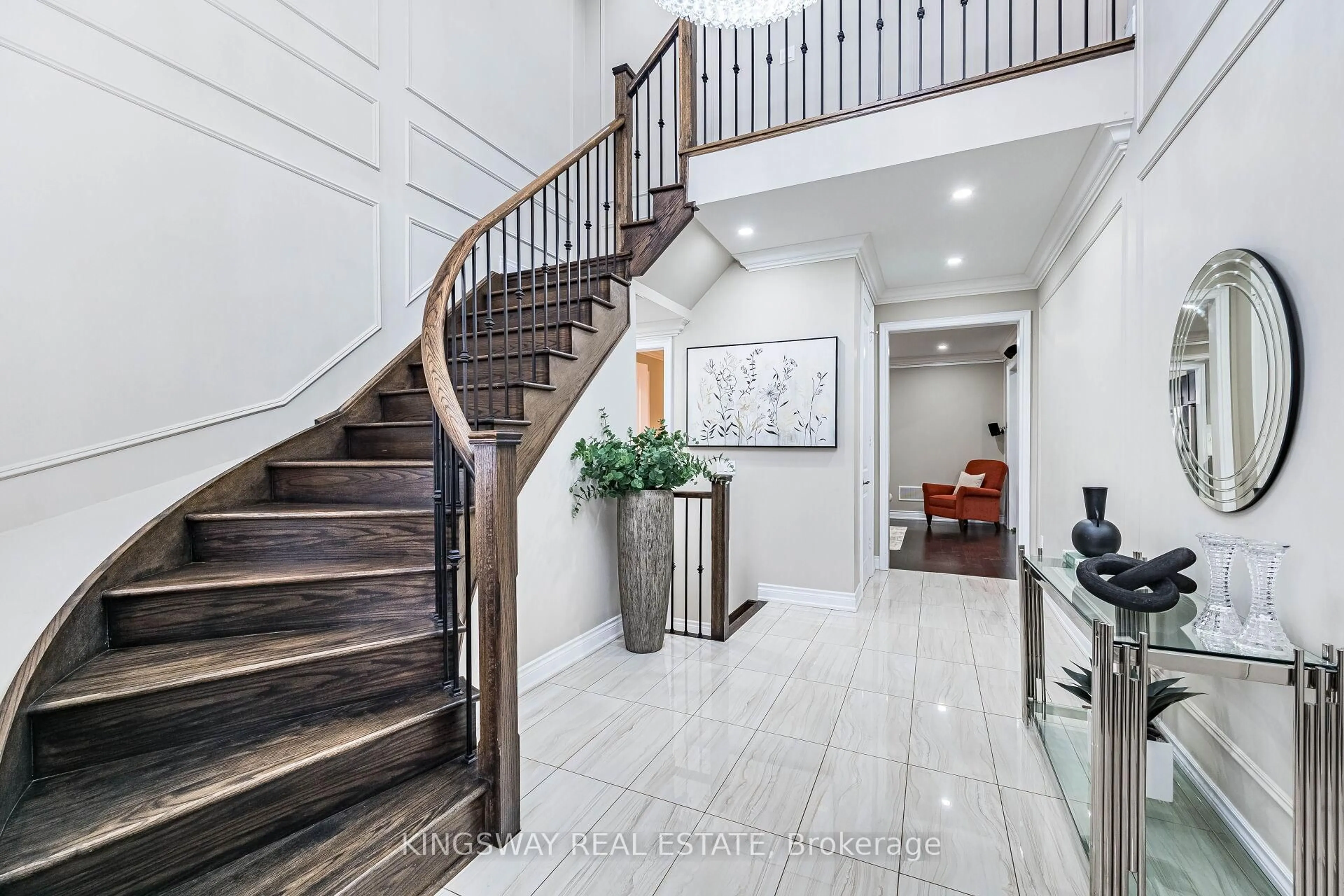 Indoor foyer for 41 Argelia Cres, Brampton Ontario L6X 5N5
