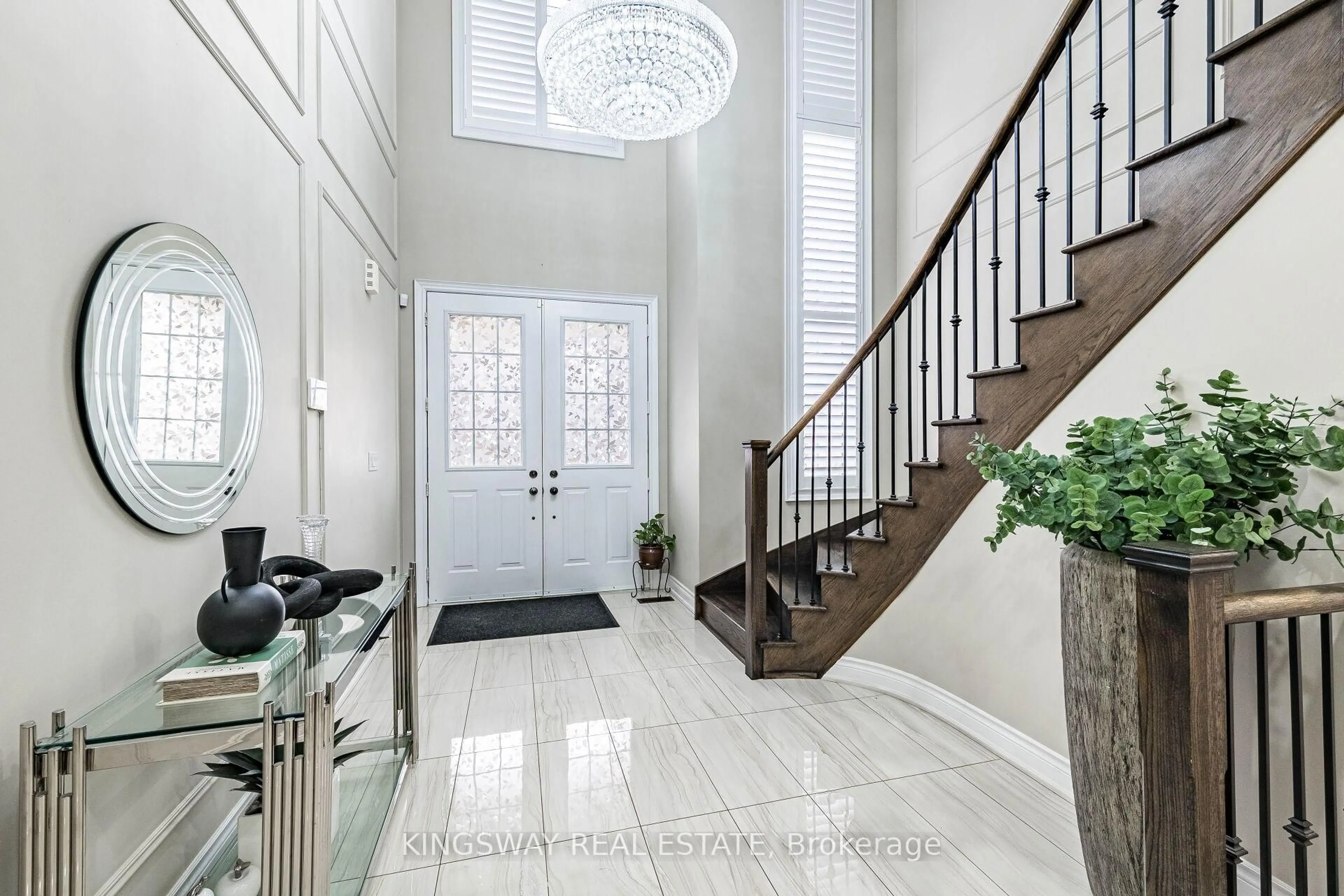Indoor entryway for 41 Argelia Cres, Brampton Ontario L6X 5N5