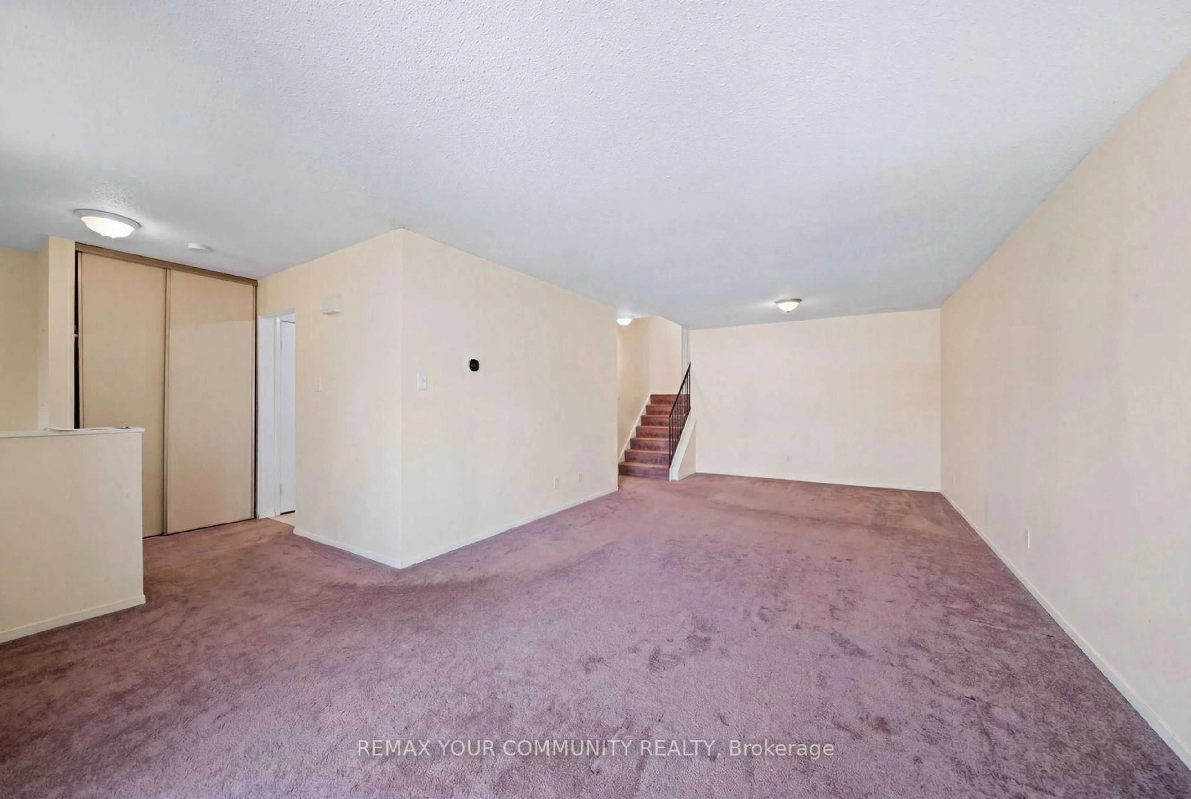 A pic of a room for 1238 Consort Cres, Burlington Ontario L7M 1J7