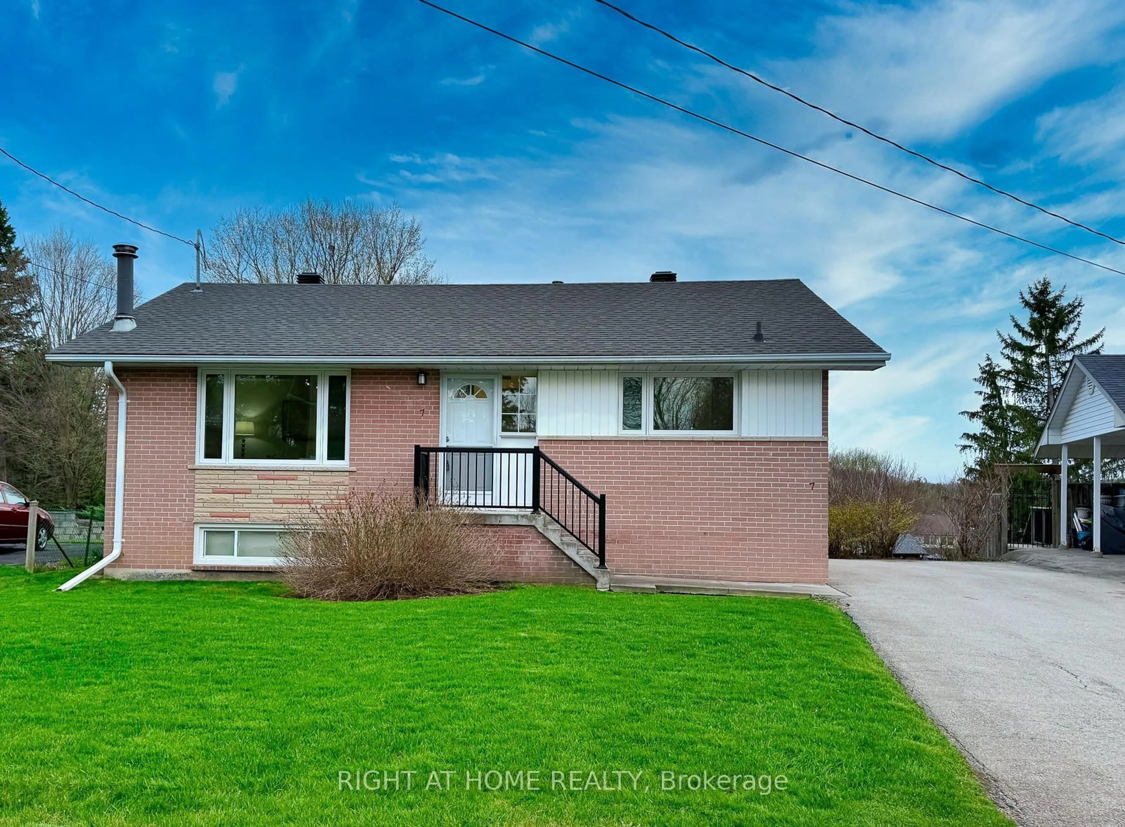 A pic from outside/outdoor area/front of a property/back of a property/a pic from drone, street for 7 Lane Crt, Halton Hills Ontario L7G 1S4