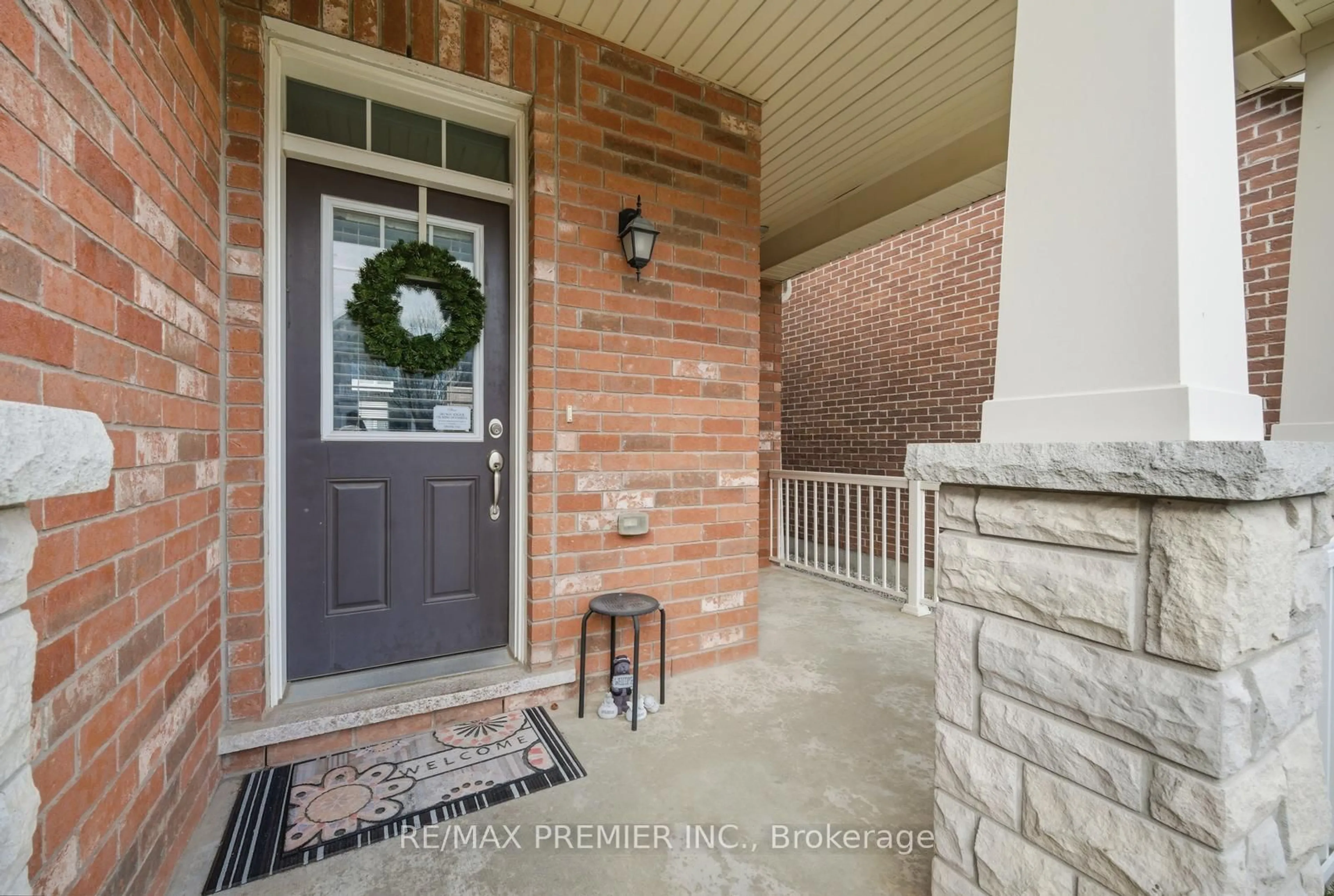 Indoor entryway for 931 Penson Cres, Milton Ontario L9T 8Z7