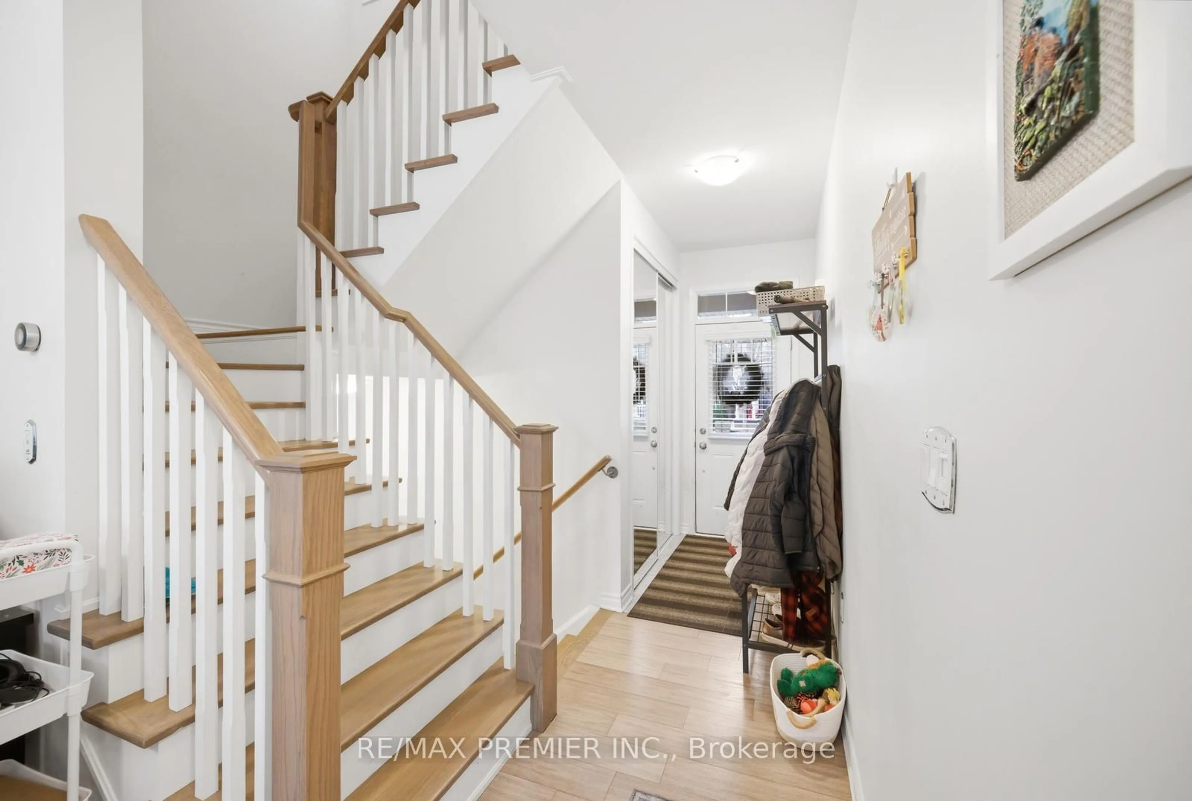Unknown for 931 Penson Cres, Milton Ontario L9T 8Z7
