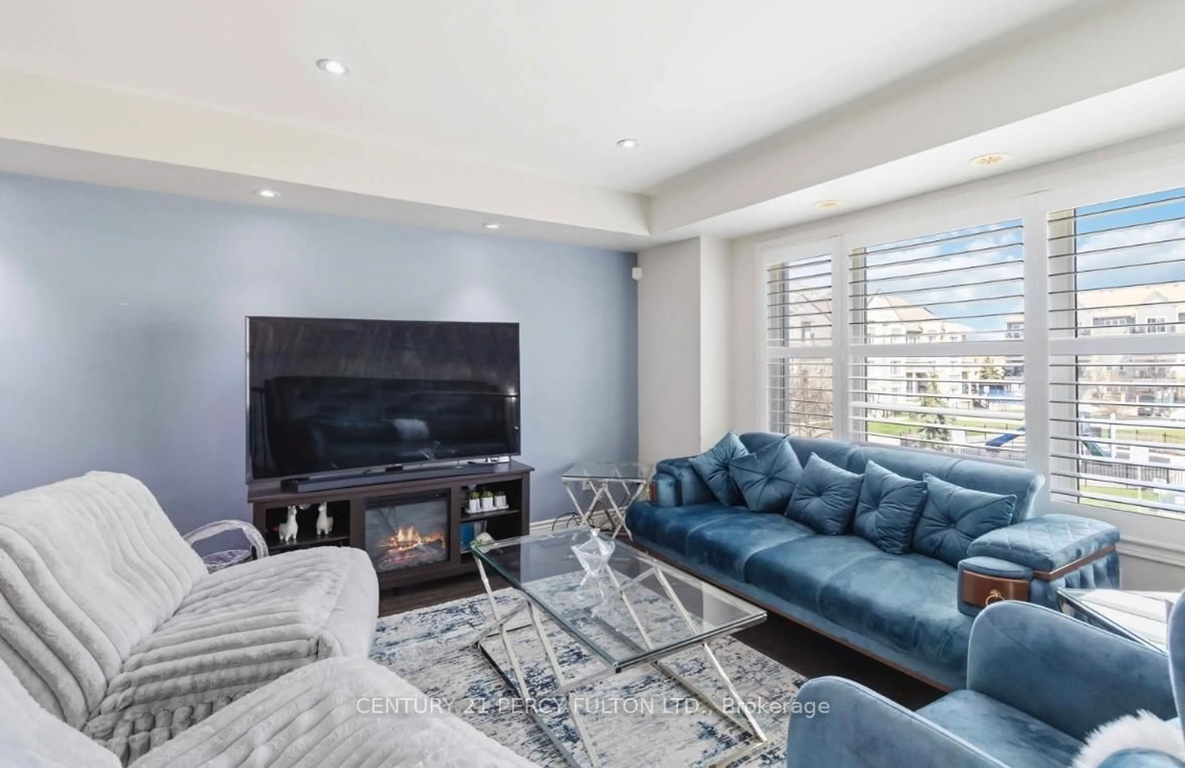 Living room with furniture, unknown for 3050 Erin Centre Blvd #67, Mississauga Ontario L5M 0P5
