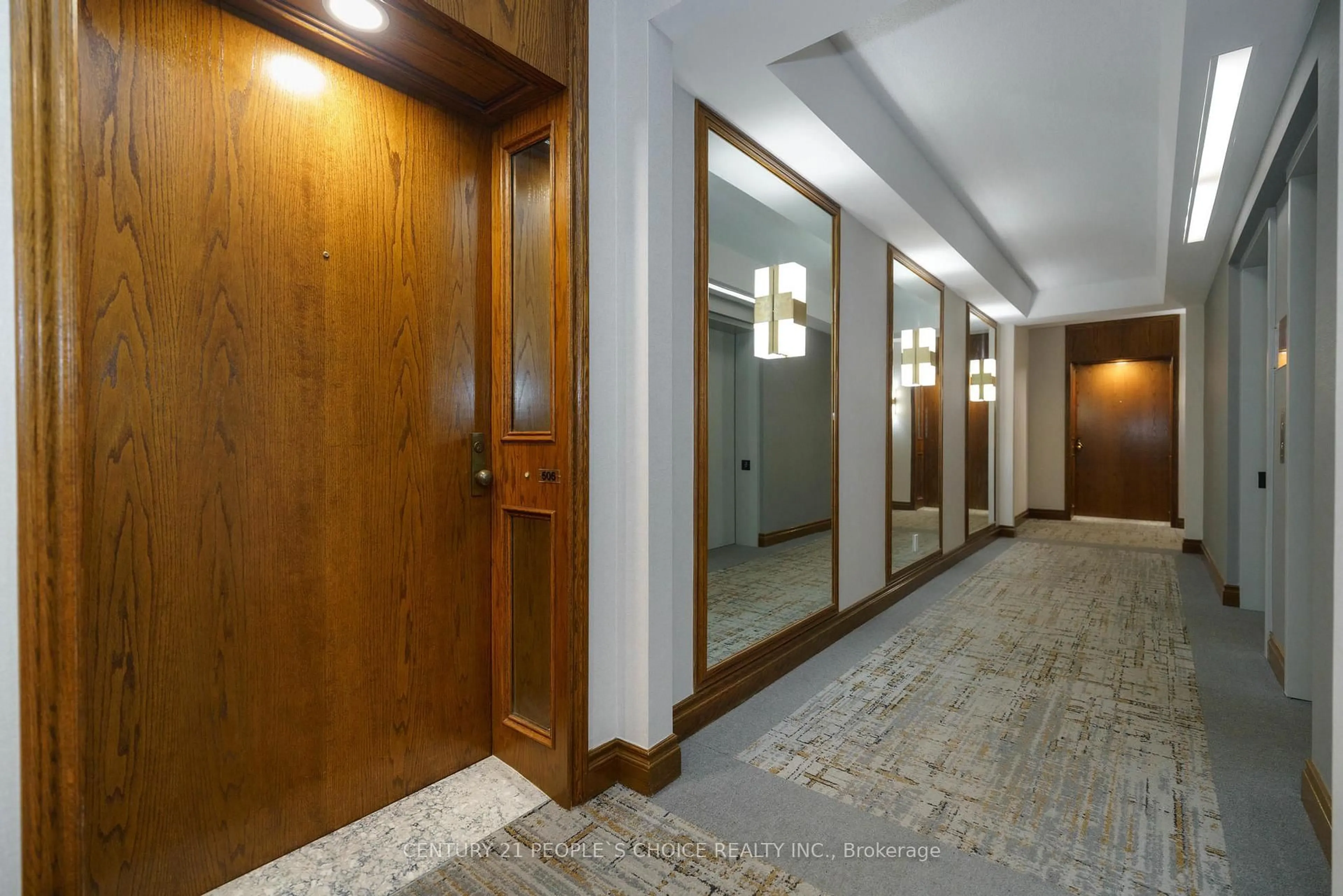 Indoor foyer for 1905 Pilgrims Way #506, Oakville Ontario L6M 2X2