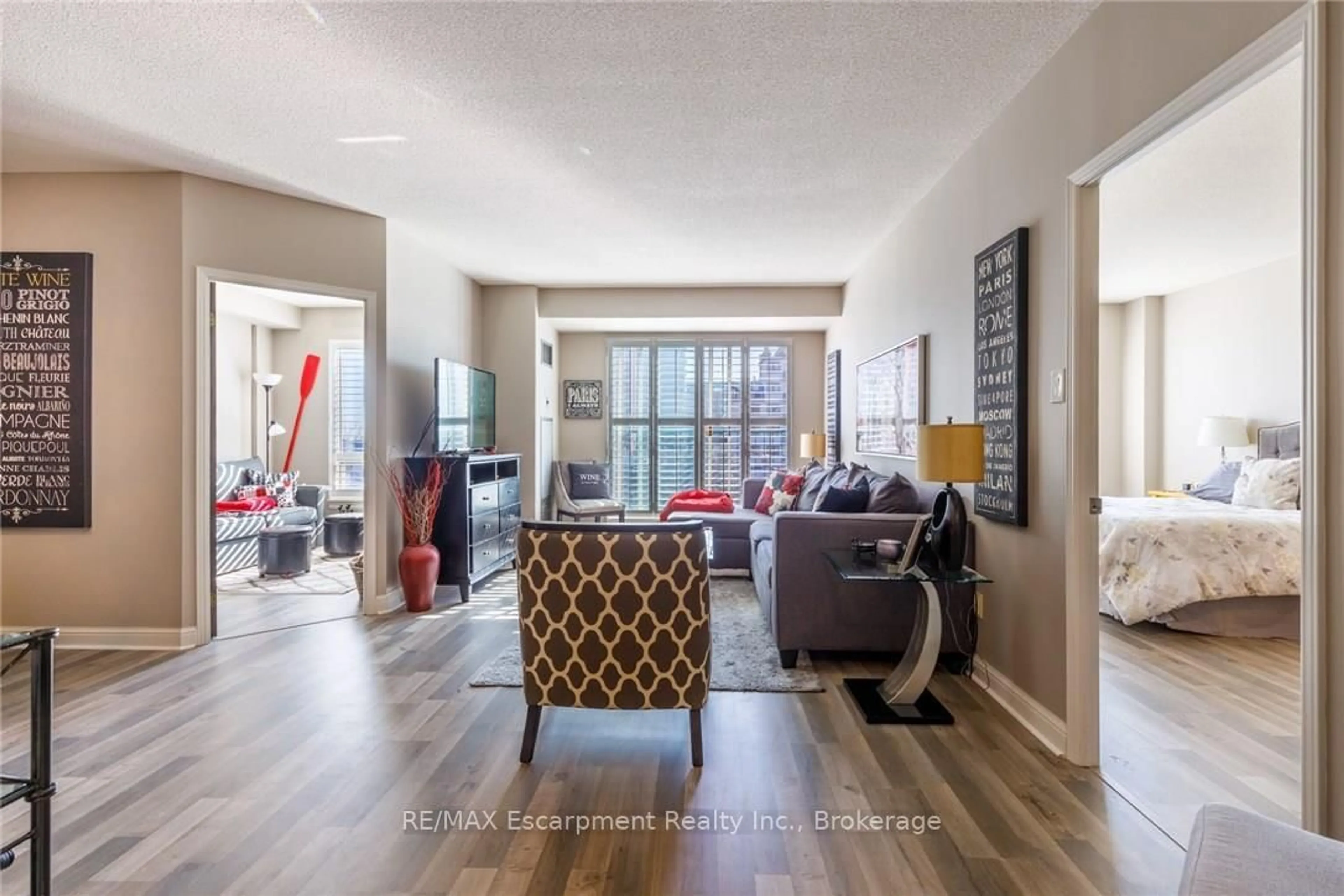 Living room with furniture, unknown for 430 PEARL St #408, Burlington Ontario L7R 4J8
