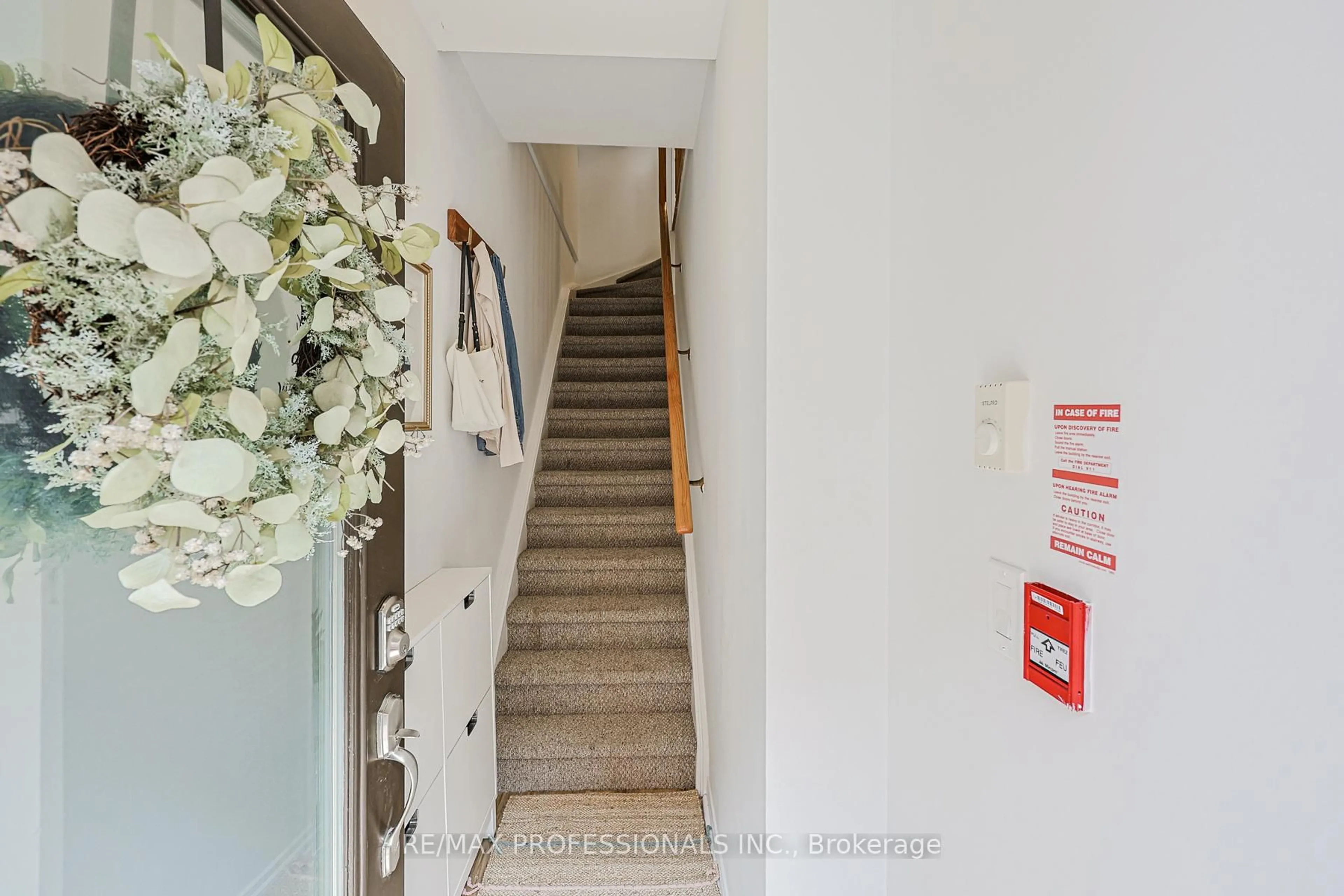 Indoor foyer for 873 Wilson Ave #13, Toronto Ontario M3K 1E6