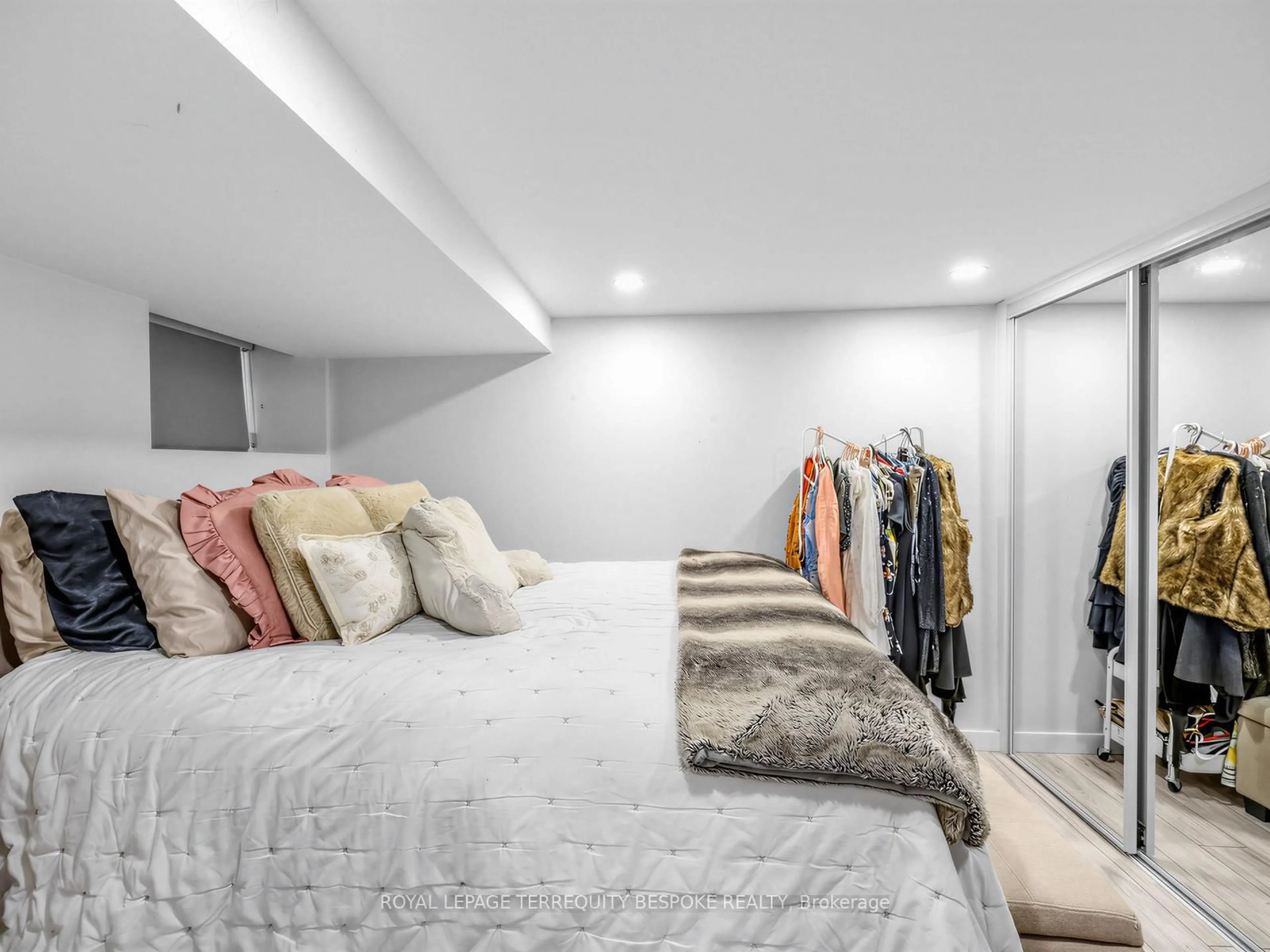 Bedroom with bed, unknown for 61 Chelsea Ave, Toronto Ontario M6P 1B9