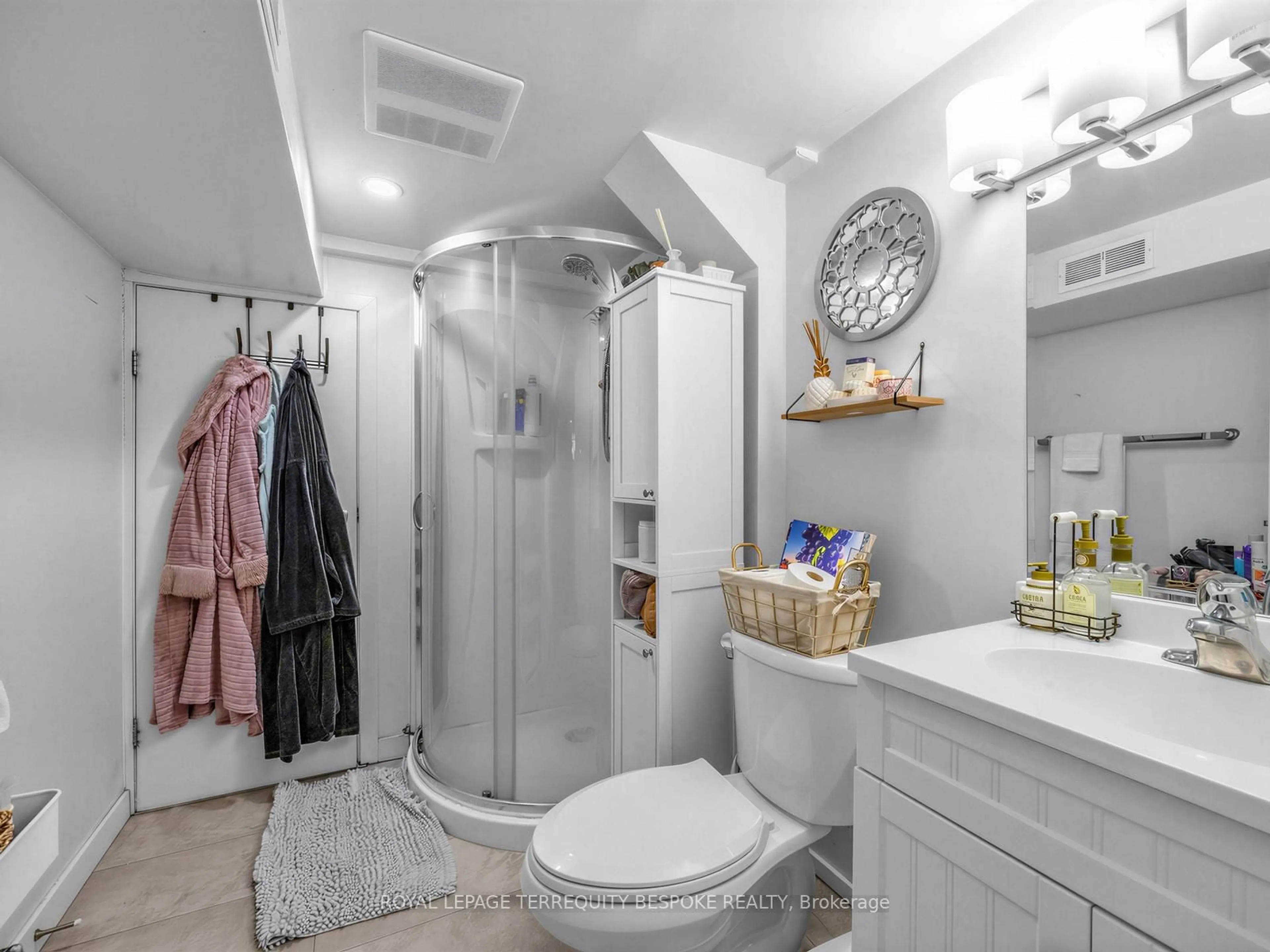 Standard bathroom, ceramic/tile floor for 61 Chelsea Ave, Toronto Ontario M6P 1B9