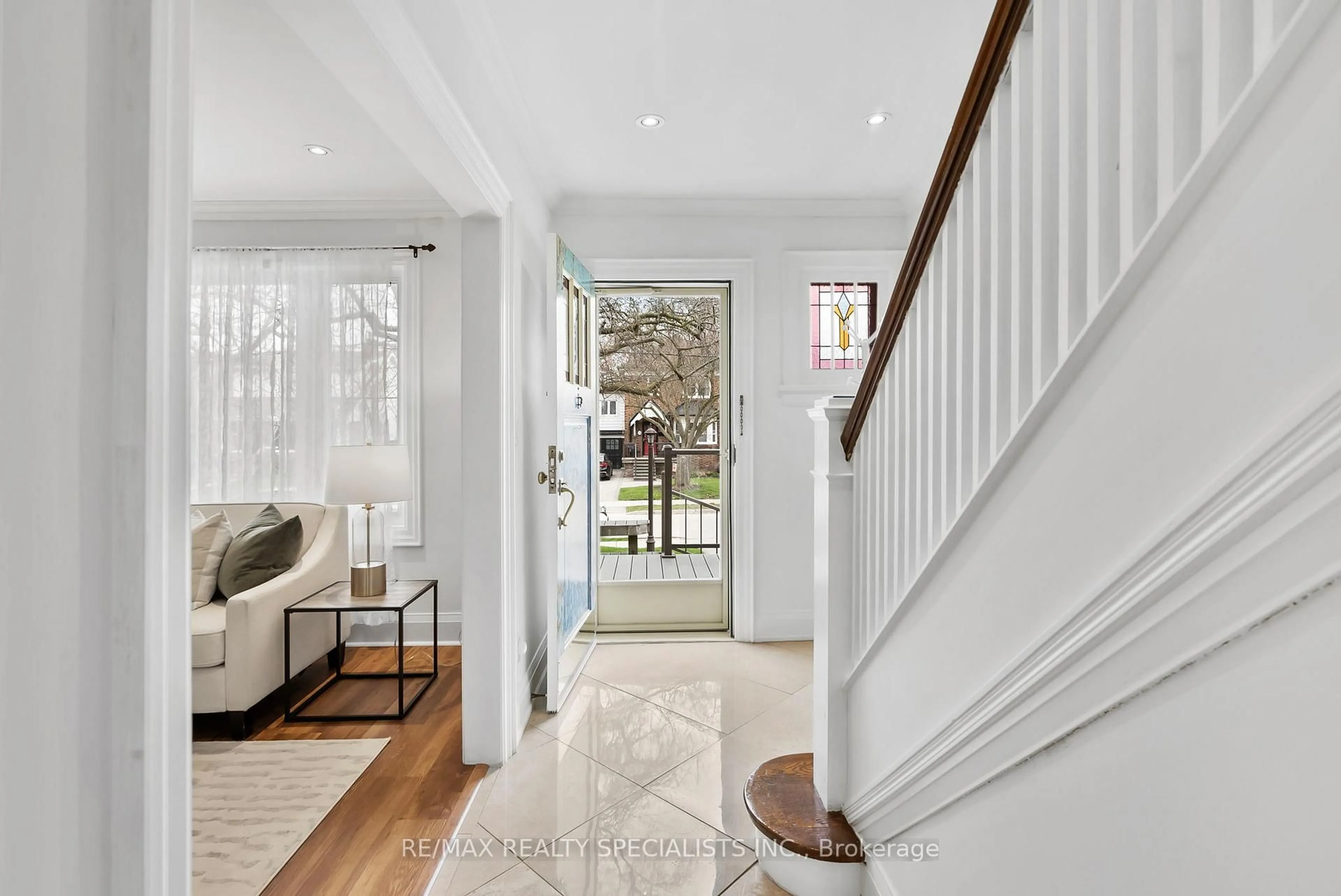 Indoor entryway for 18 Dartmouth Cres, Toronto Ontario M8V 1X1