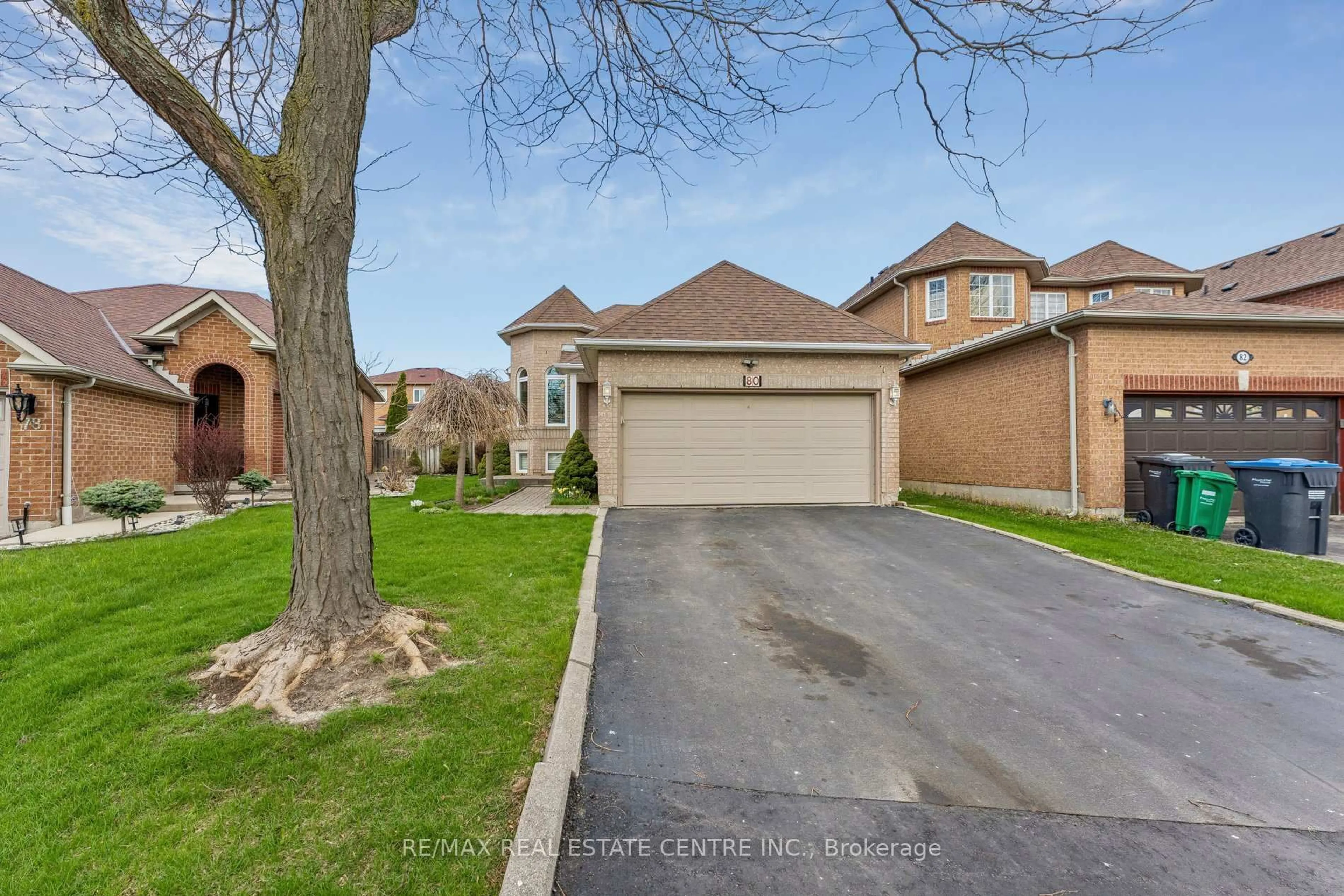 A pic from outside/outdoor area/front of a property/back of a property/a pic from drone, street for 80 Pebblestone Circ, Brampton Ontario L6X 4M8