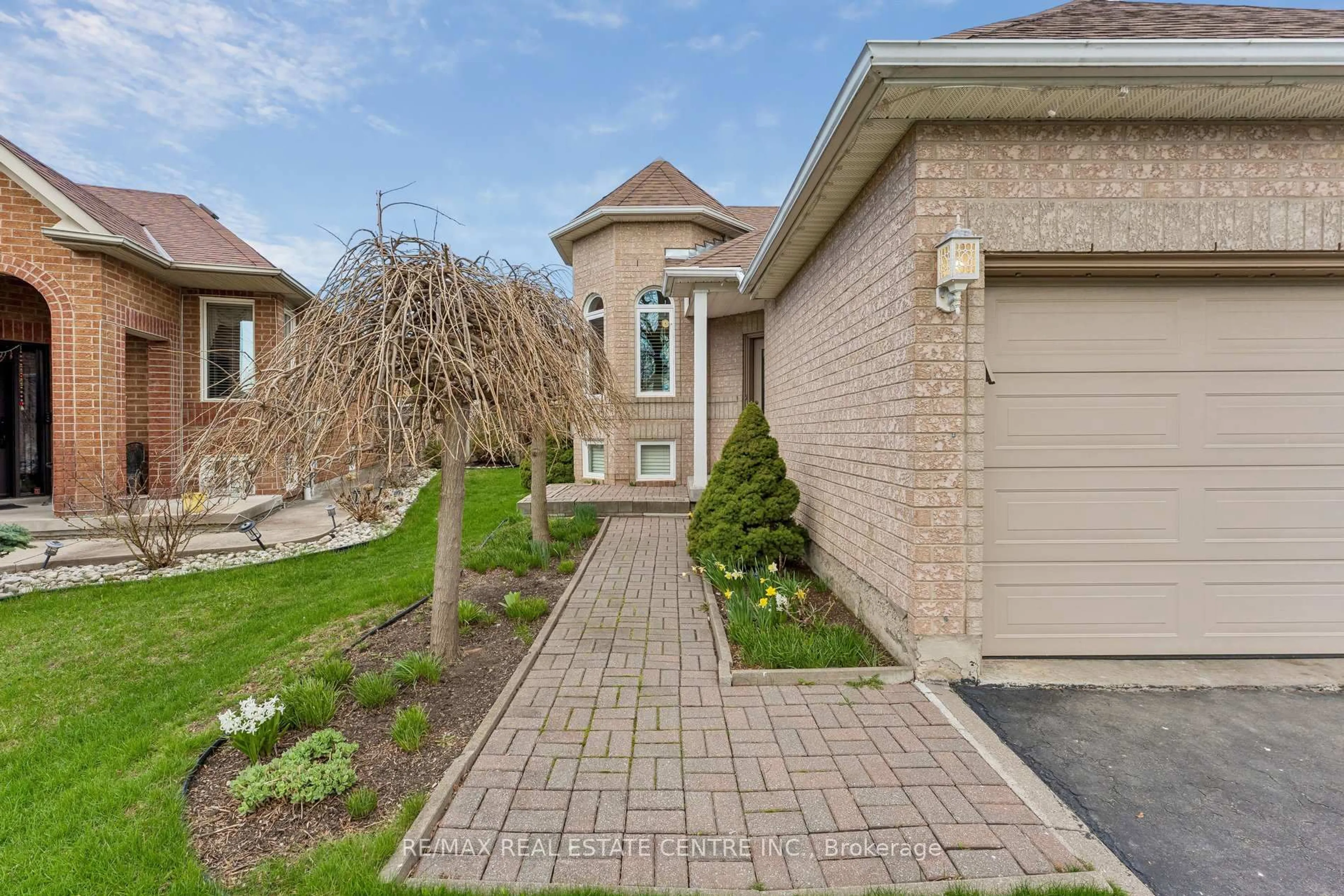 Home with brick exterior material, street for 80 Pebblestone Circ, Brampton Ontario L6X 4M8