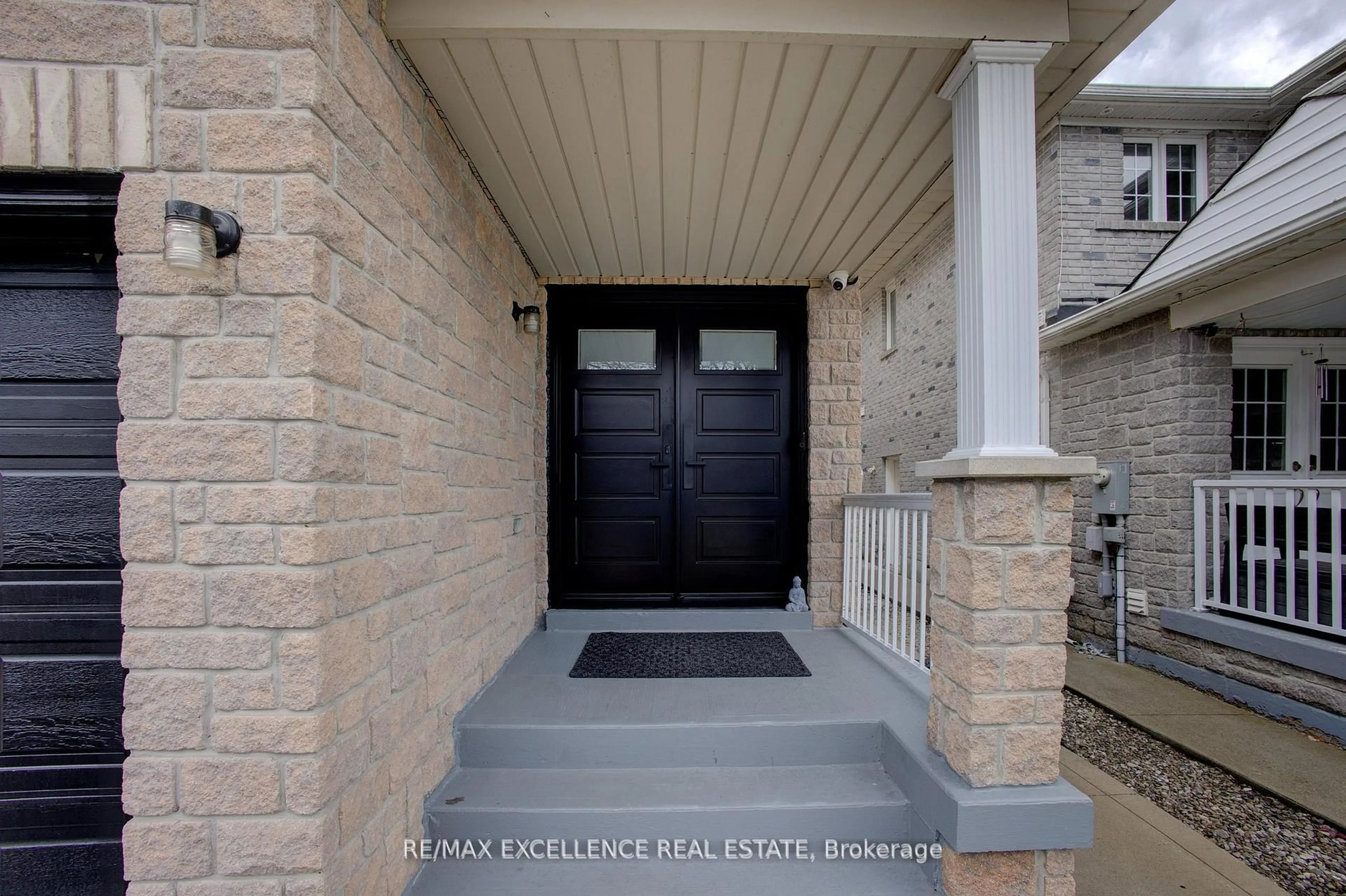 Indoor entryway for 5 Wildsky Rd, Brampton Ontario L6Y 5P6
