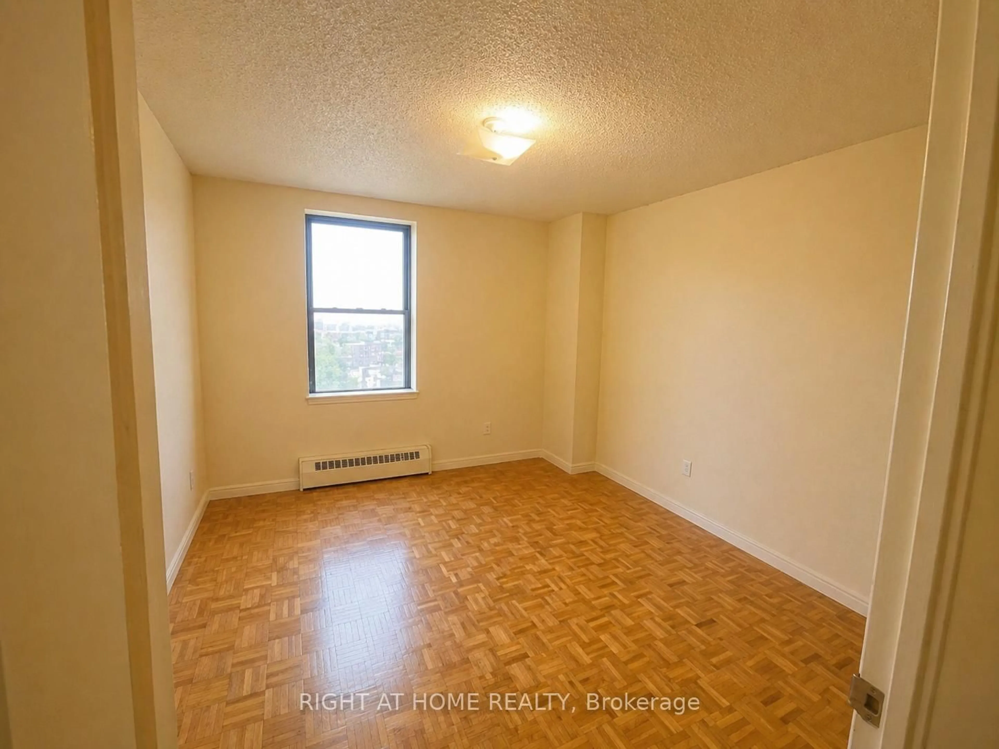 Unknown for 4673 Jane St #811, Toronto Ontario M3N 2L1