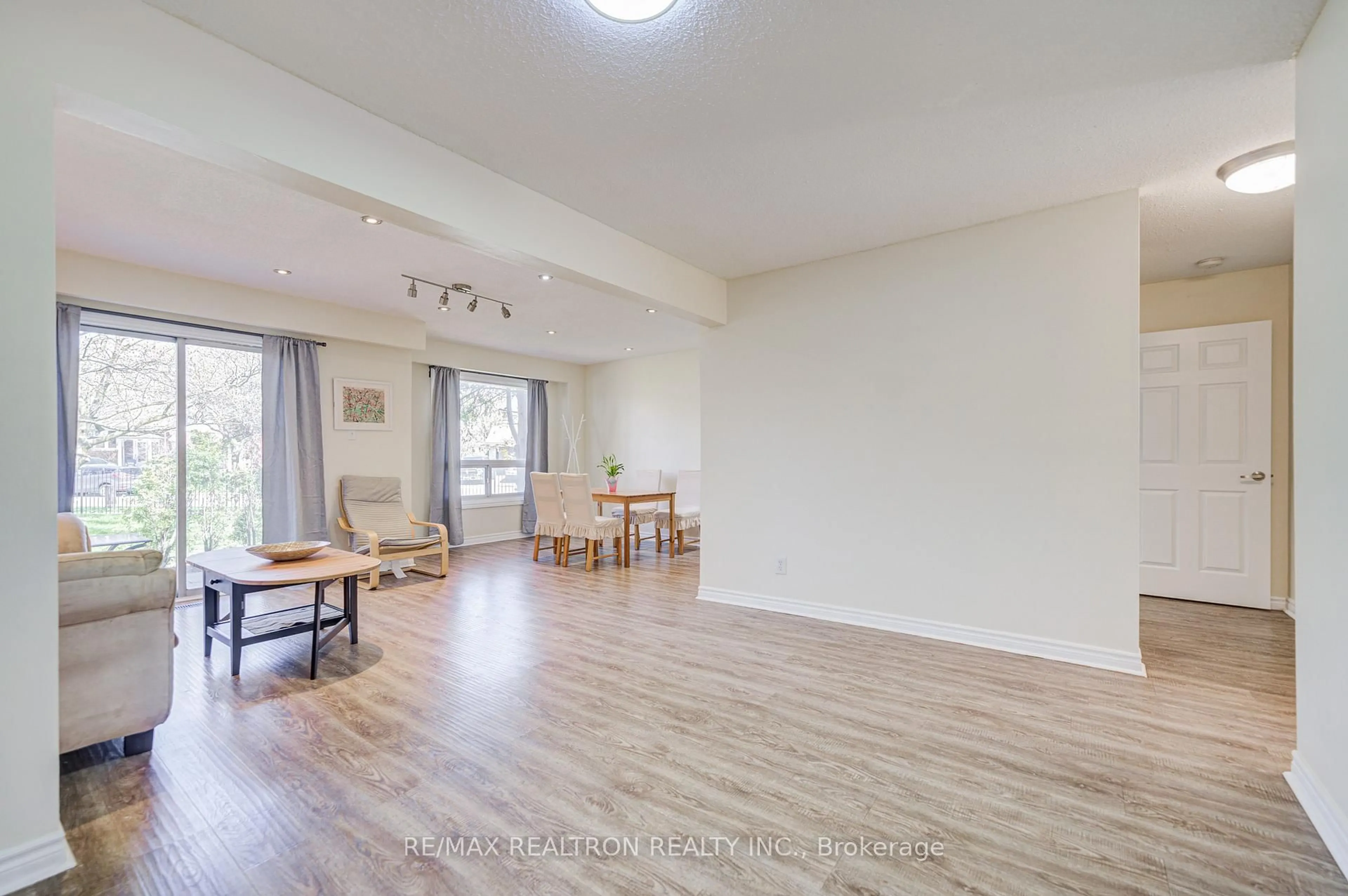 Unknown for 1180 Mississauga Valley Blvd #14, Mississauga Ontario L5A 3M9