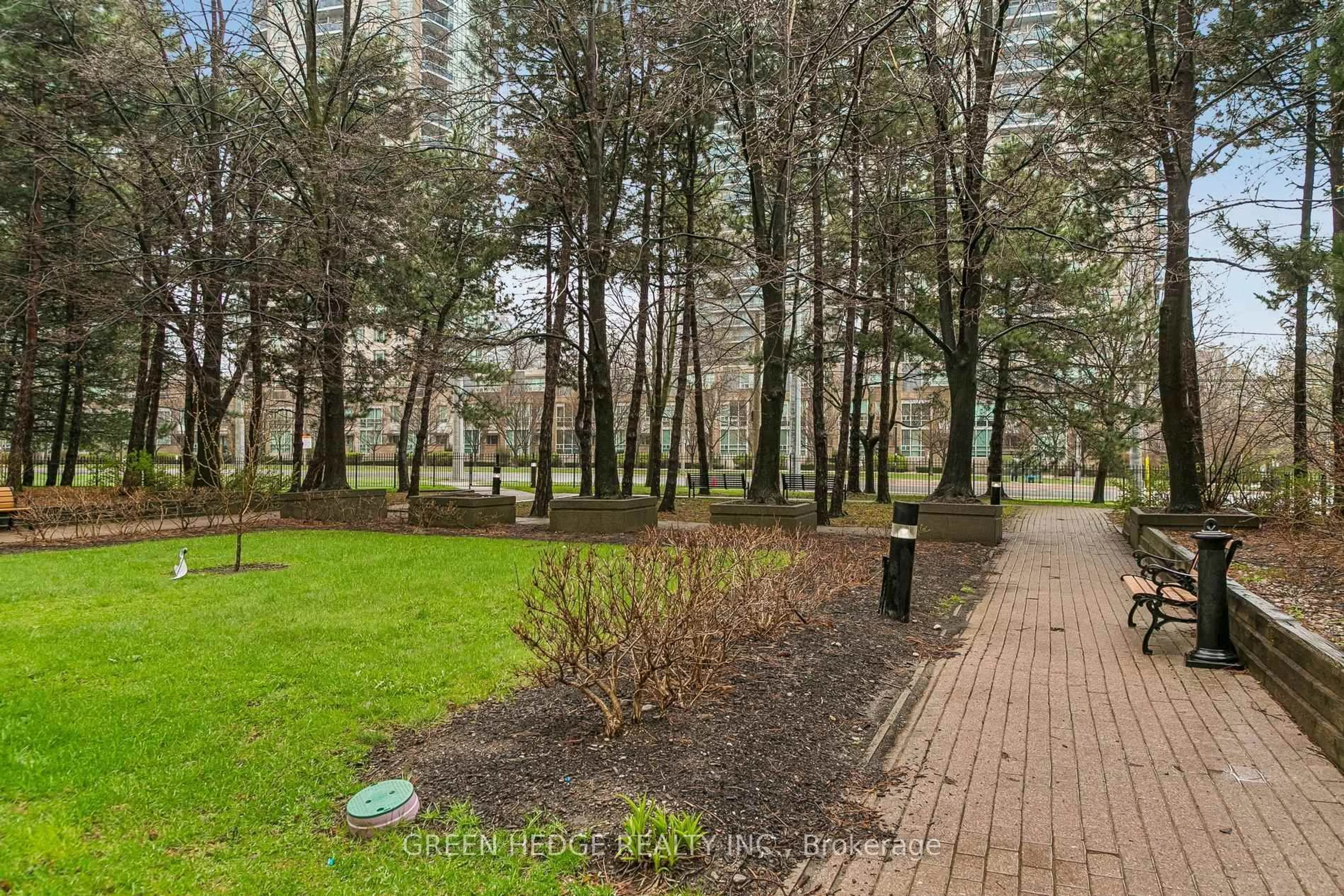 Unknown for 3700 Kaneff Cres #2102, Mississauga Ontario L5A 4B8