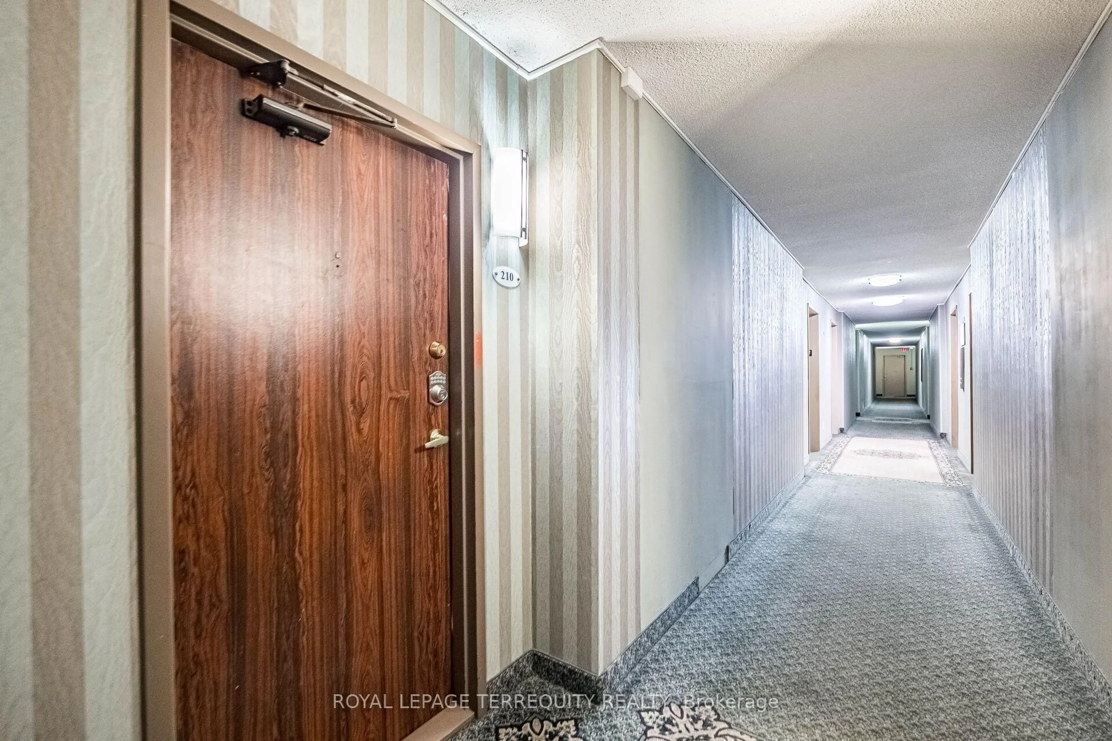 Indoor foyer for 299 Mill Rd #210, Toronto Ontario M9C 4V9