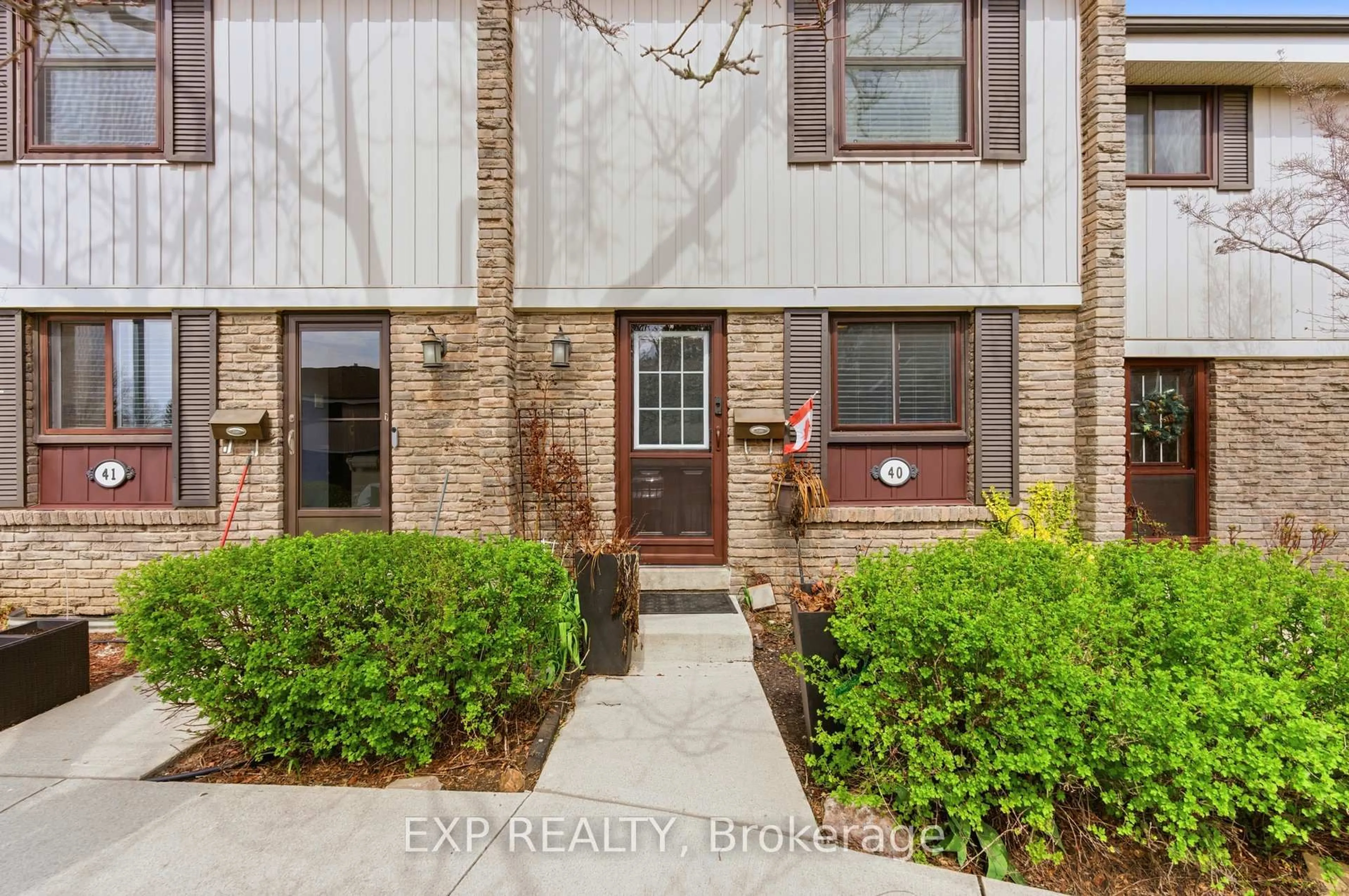 Indoor entryway for 2779 Gananoque Dr #40, Mississauga Ontario L5N 2E4