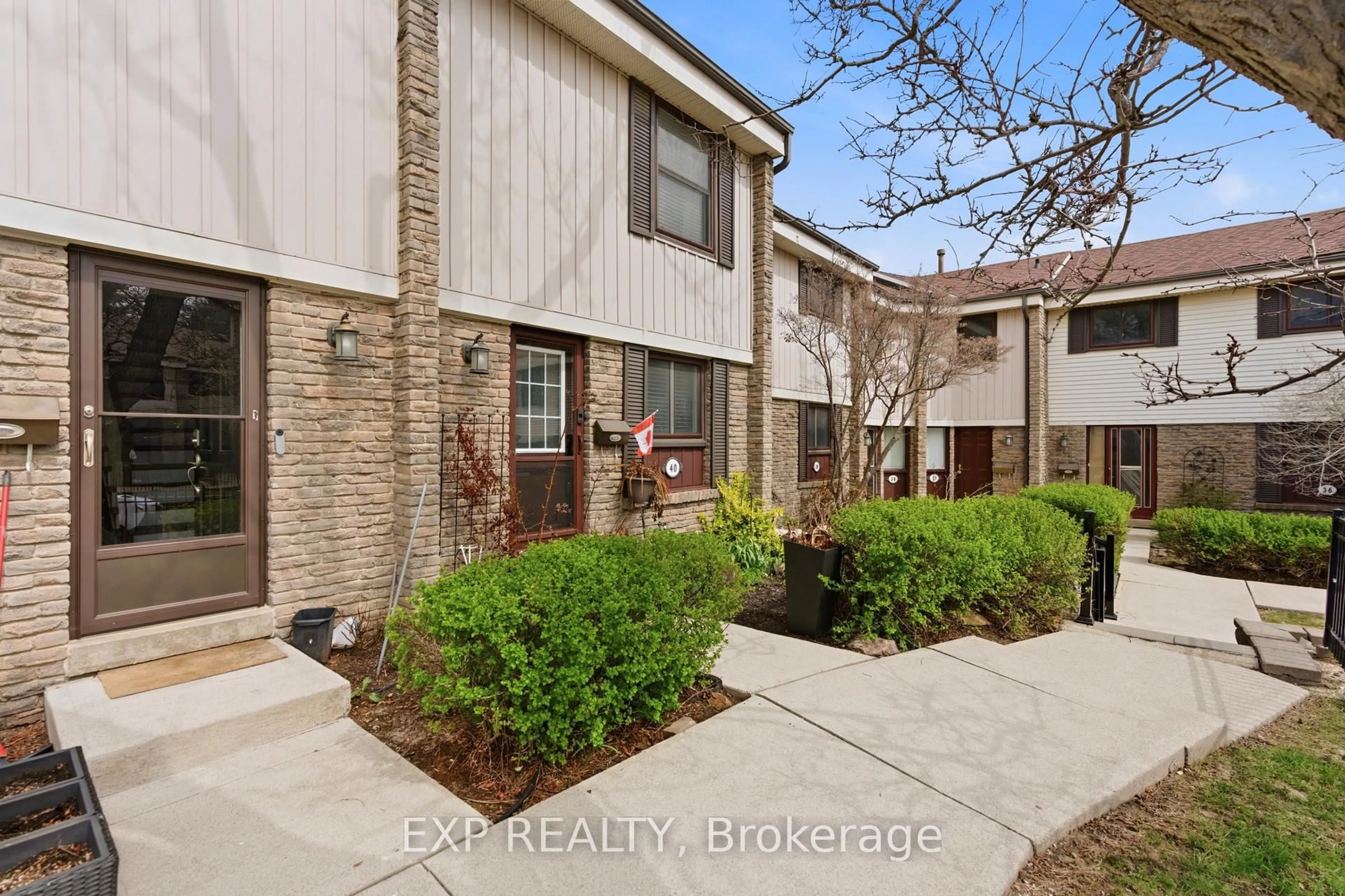 Unknown for 2779 Gananoque Dr #40, Mississauga Ontario L5N 2E4