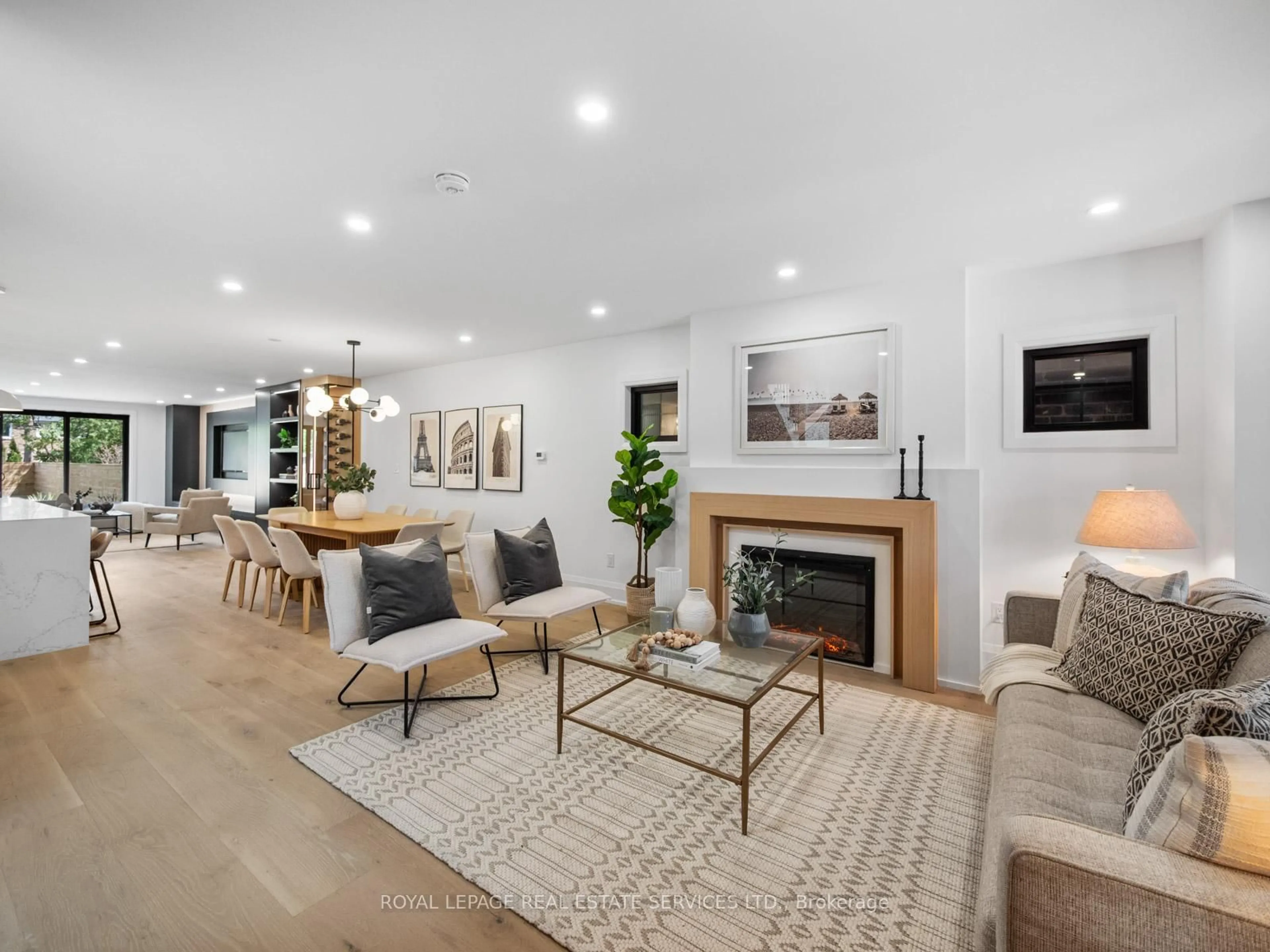 Living room with furniture, unknown for 313 Willard Ave, Toronto Ontario M6S 3R1