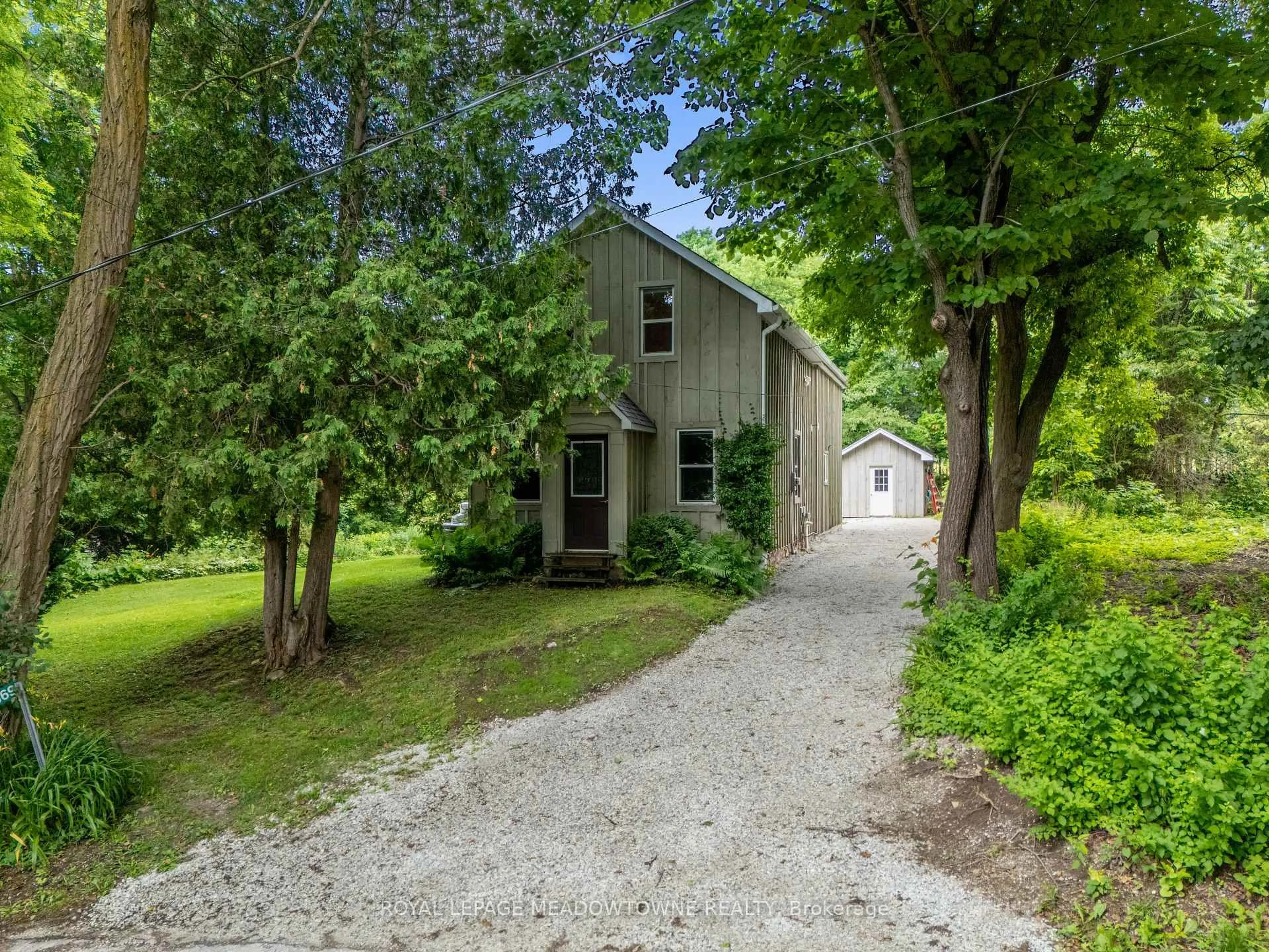 A pic from outside/outdoor area/front of a property/back of a property/a pic from drone, street for 12369 Elizabeth St, Halton Hills Ontario L0P 1H0