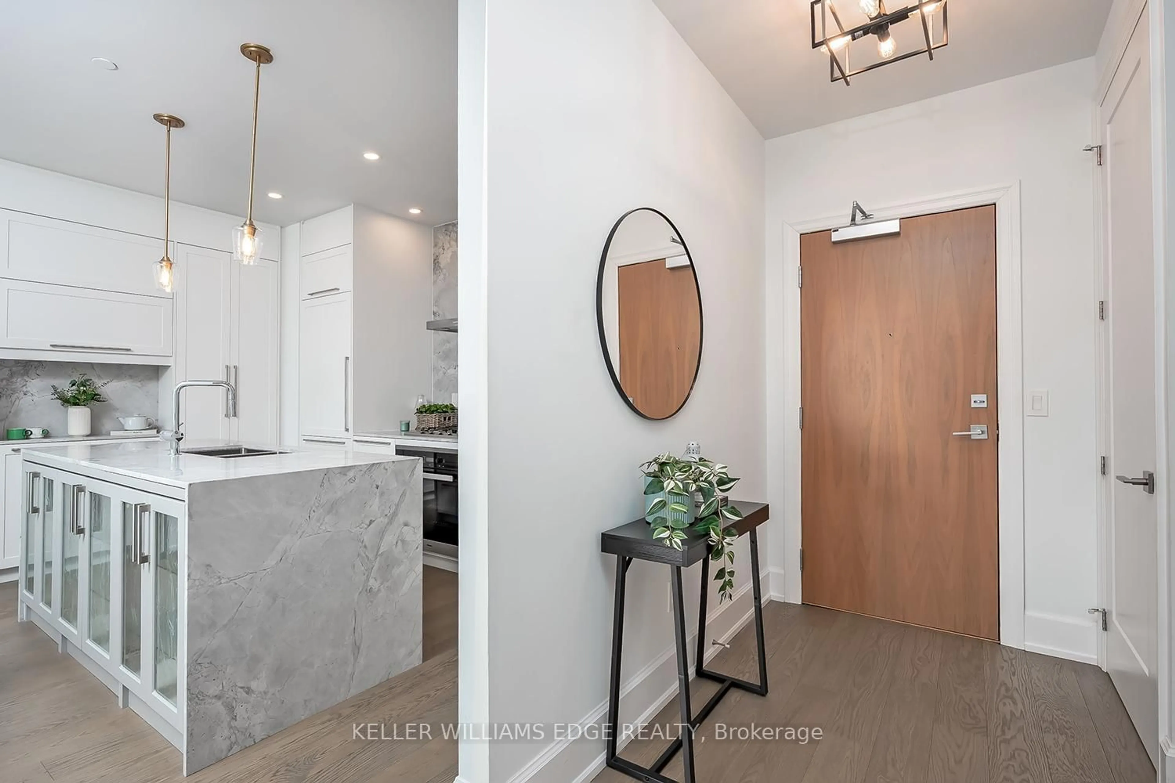 Indoor entryway for 1441 Elgin St #510, Burlington Ontario L7S 1E6