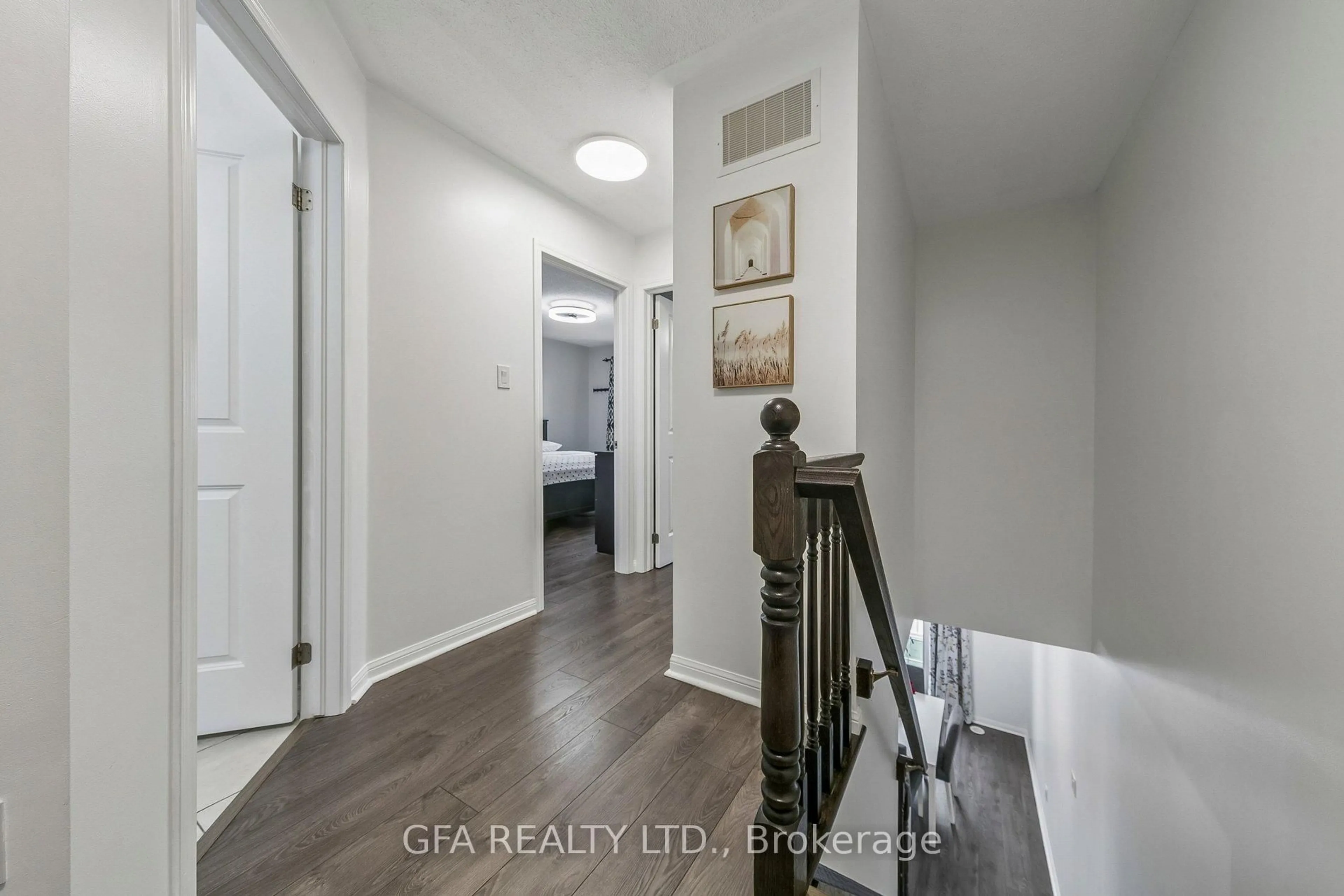 Indoor entryway for 937 Nadalin Hts, Milton Ontario L9T 8R2