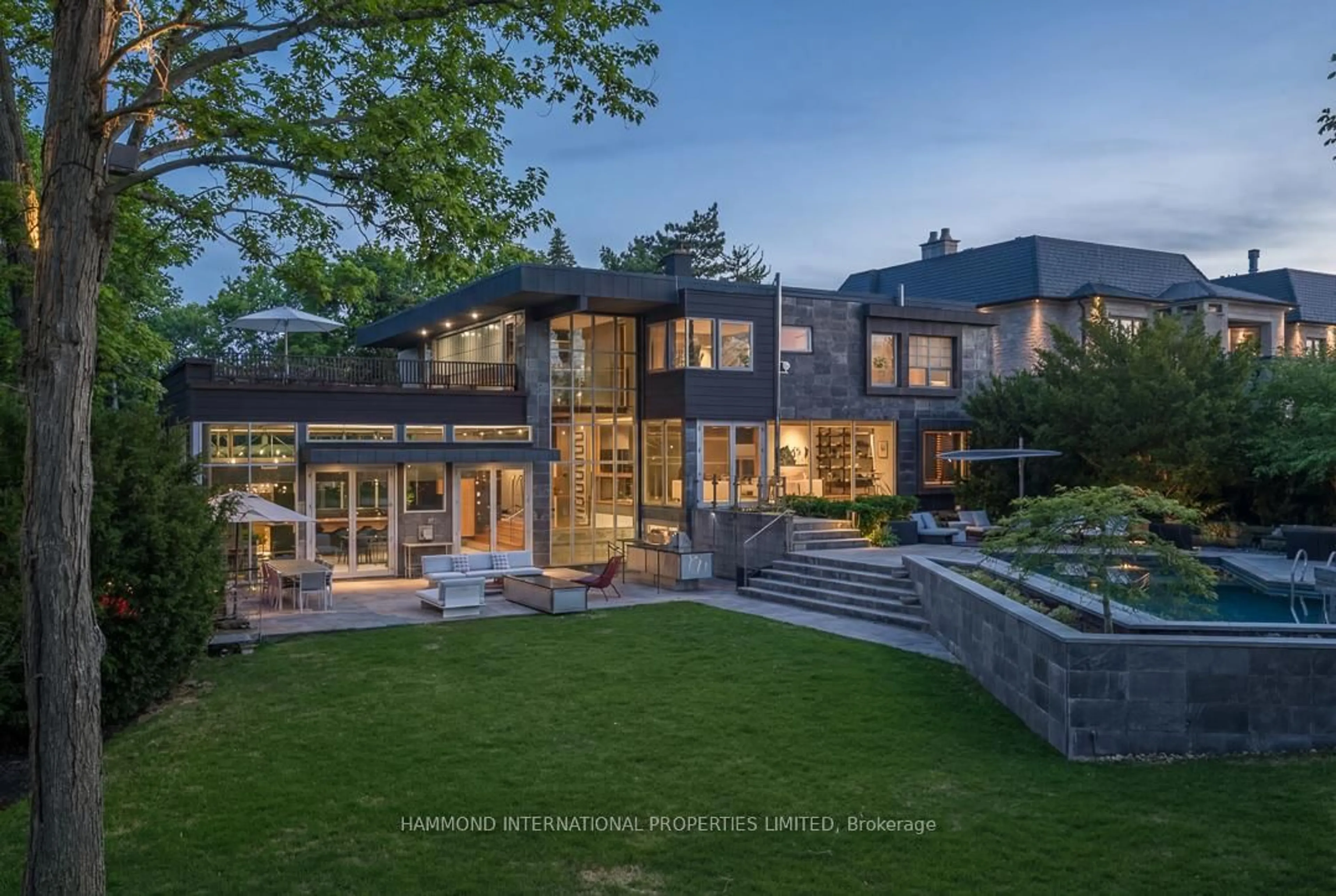 Home with brick exterior material, unknown for 421 The Kingsway, Toronto Ontario M9A 3W1