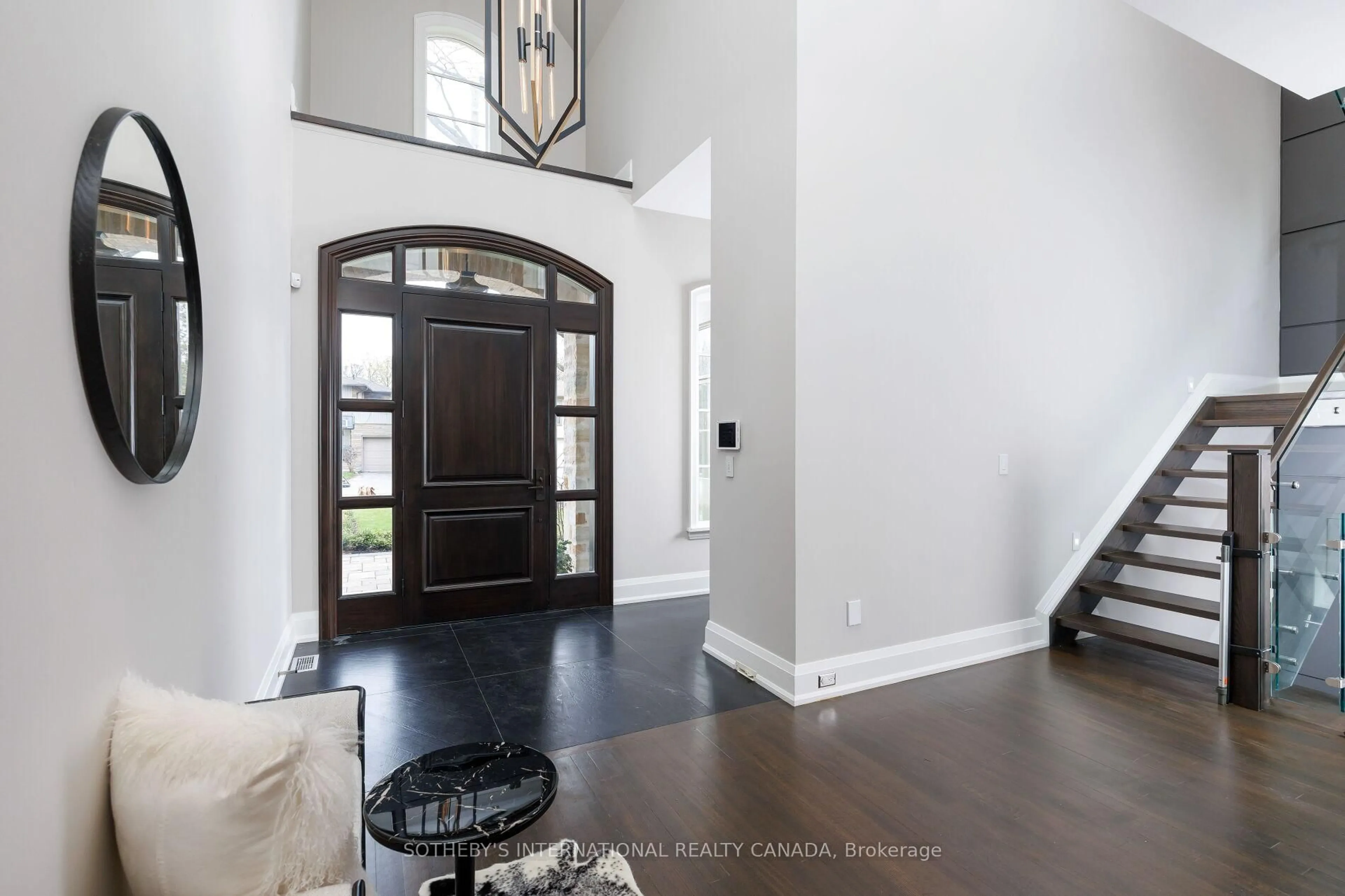 Indoor entryway for 122 Wimbleton Rd, Toronto Ontario M9A 3S6