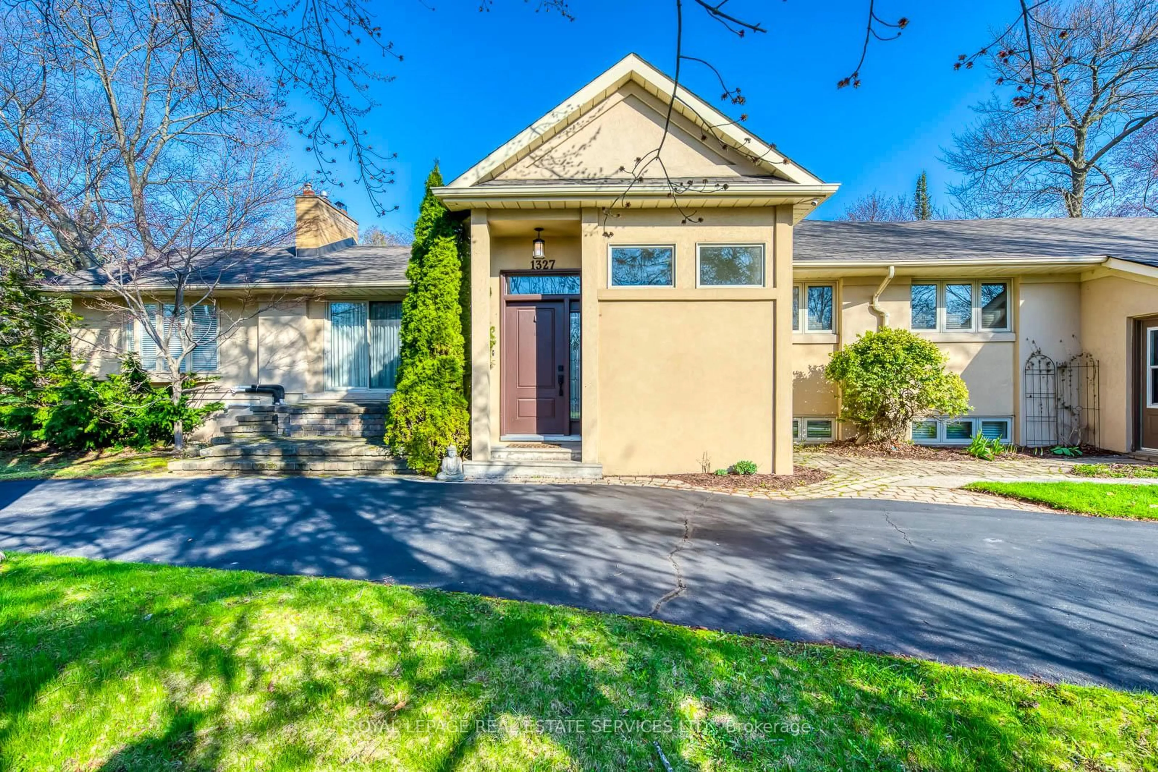 Home with brick exterior material, street for 1327 Sedgewick Cres, Oakville Ontario L6L 1X7
