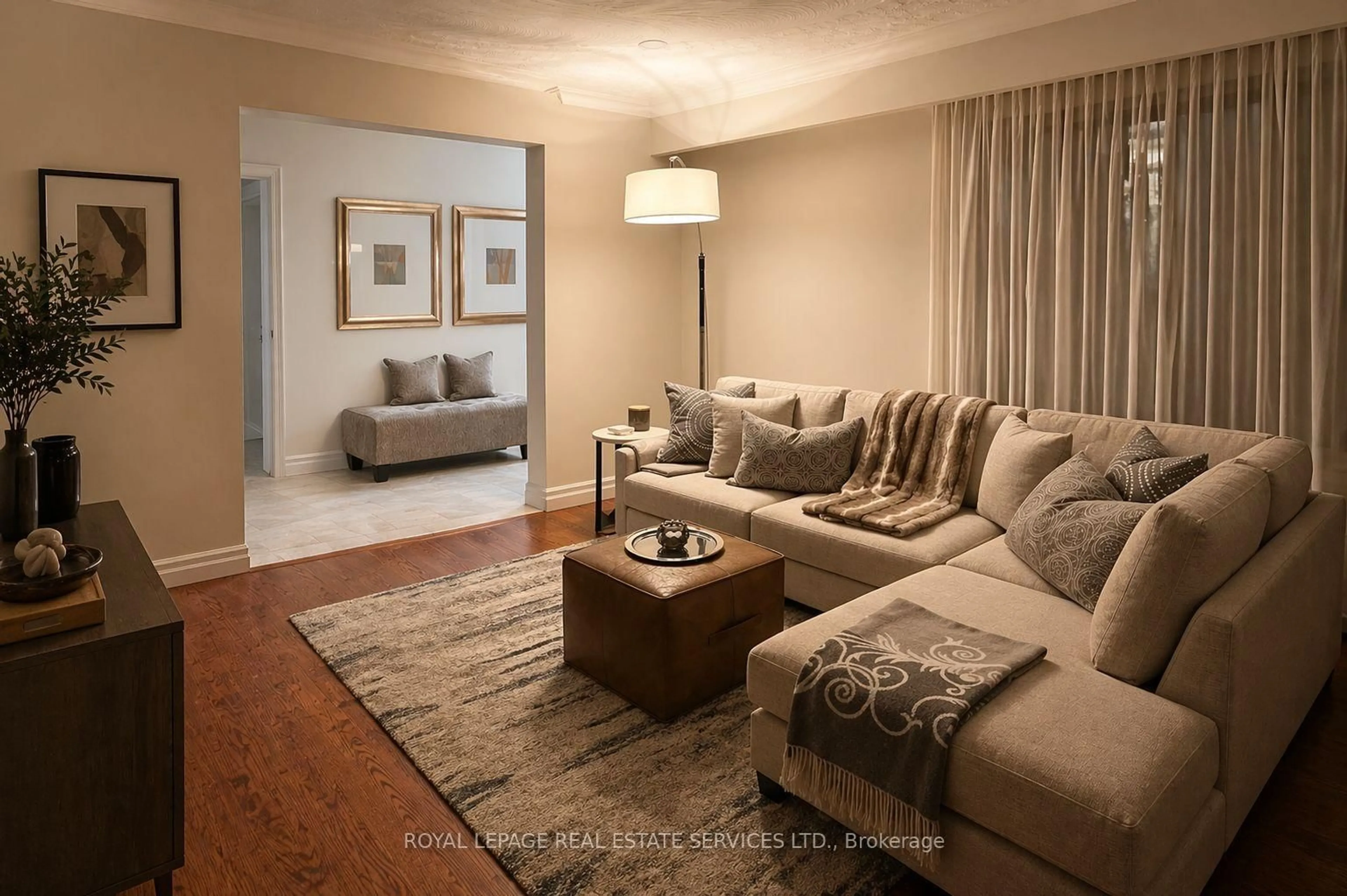 Living room with furniture, unknown for 1327 Sedgewick Cres, Oakville Ontario L6L 1X7