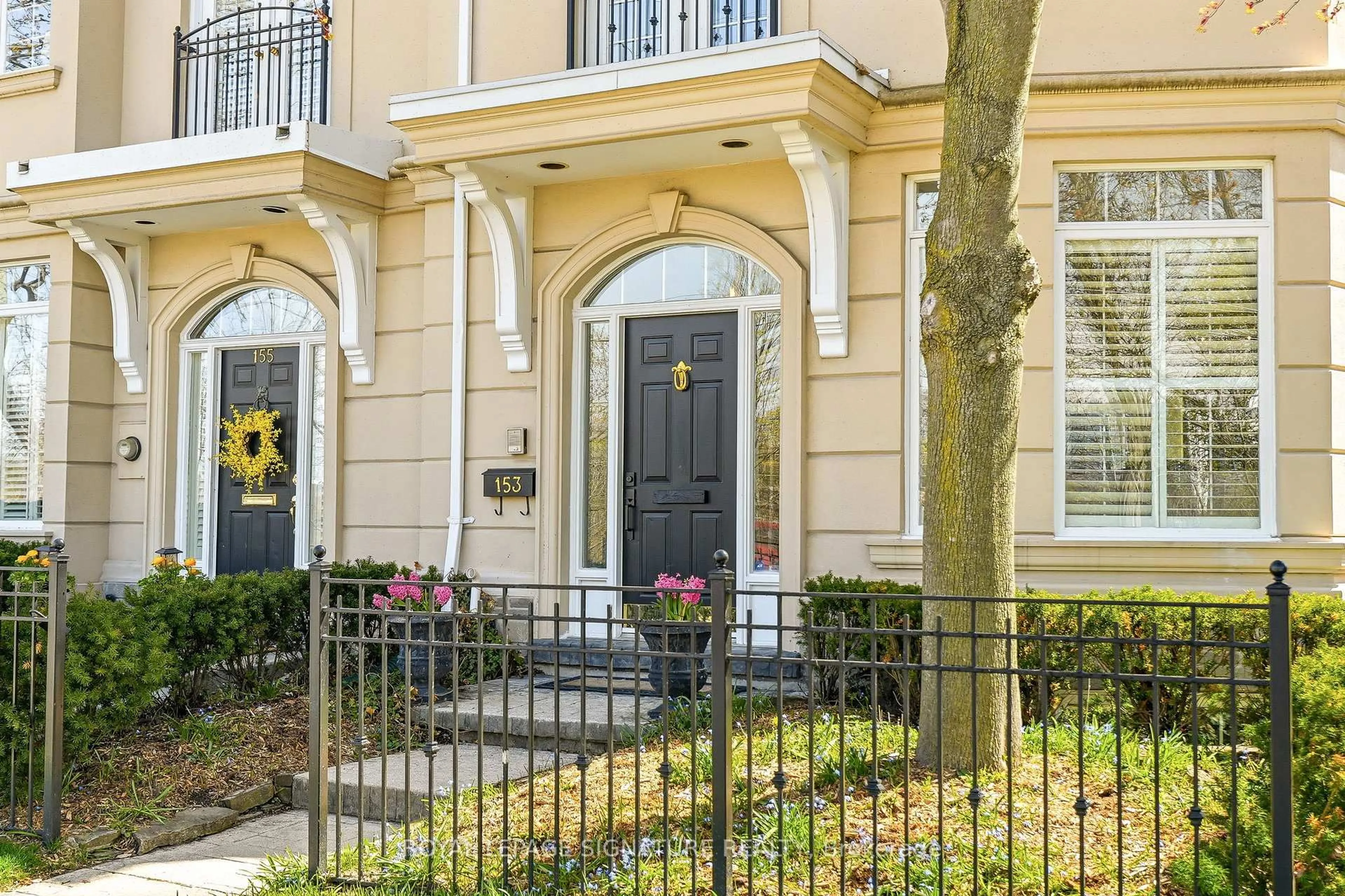 Indoor entryway for 153 Dunn St, Oakville Ontario L6J 3E4