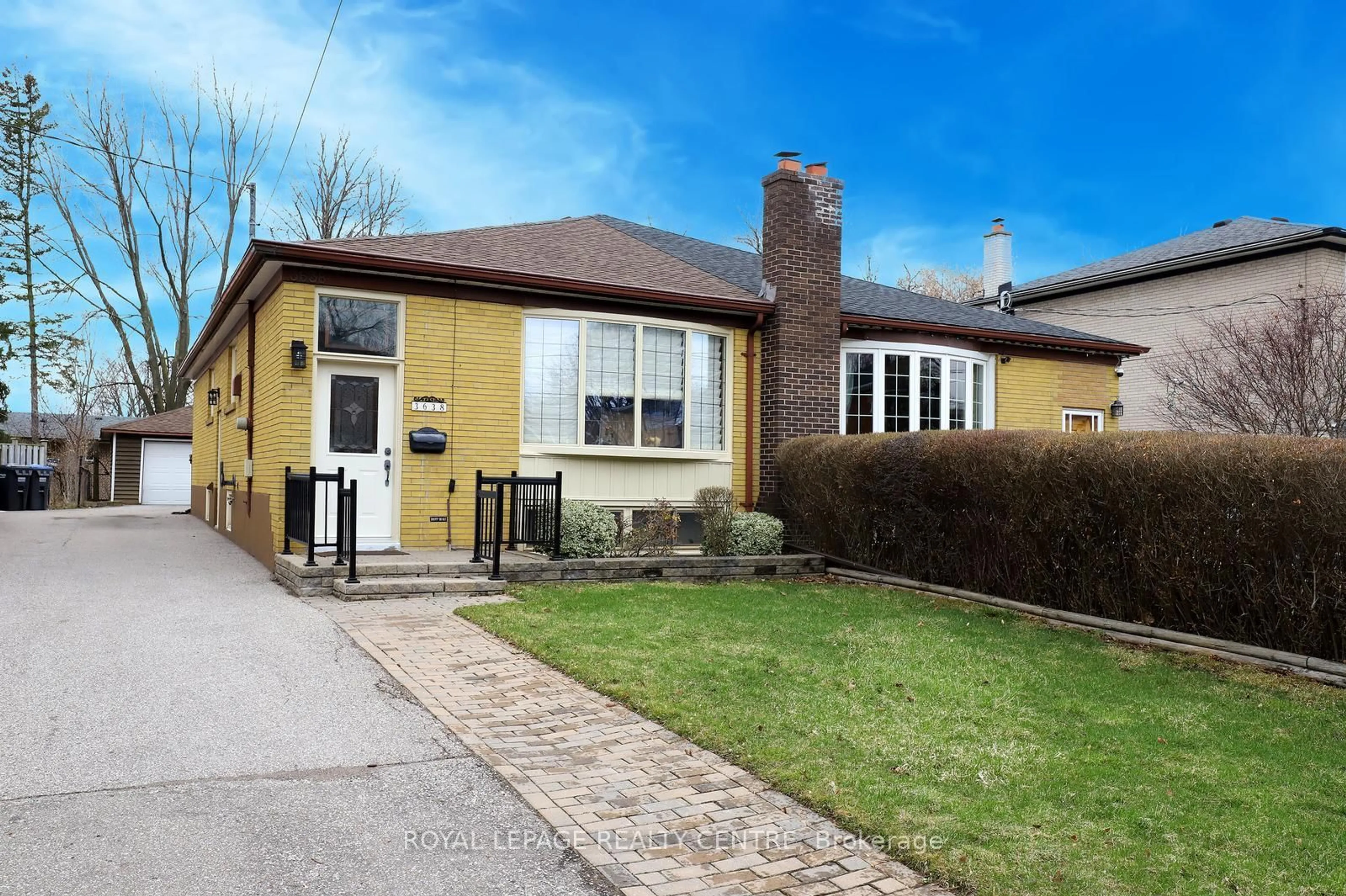 Home with brick exterior material, street for 3638 Anniversary Rd, Mississauga Ontario L5C 2G1