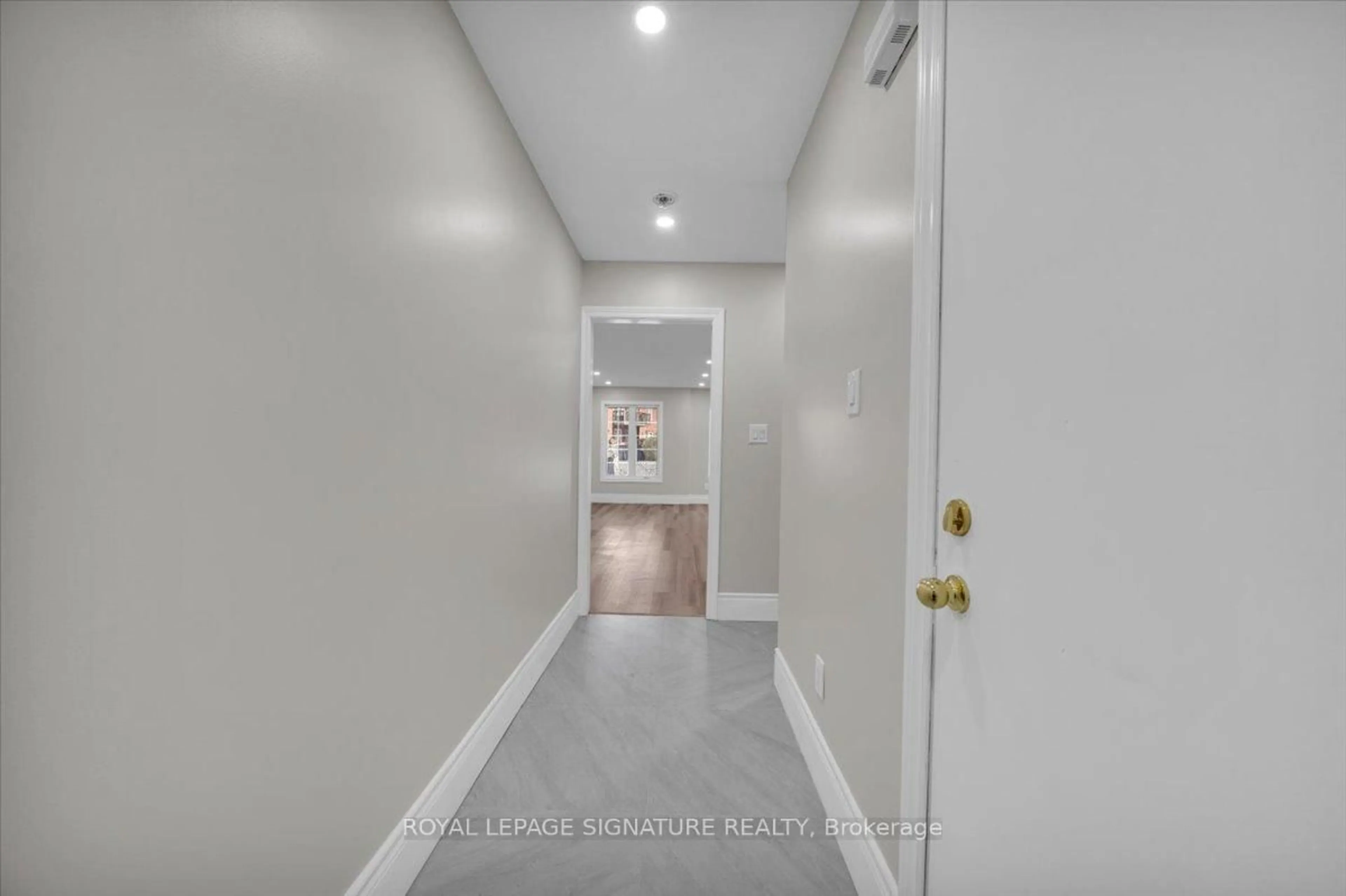 Indoor entryway for 6950 Tenth Line #29, Mississauga Ontario L5N 6Y1