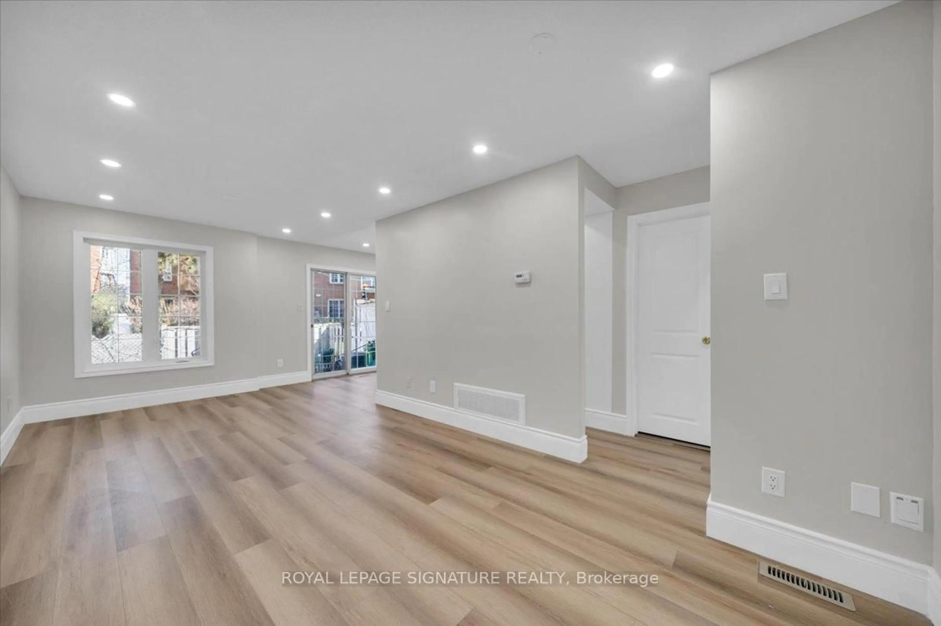 Indoor entryway for 6950 Tenth Line #29, Mississauga Ontario L5N 6Y1